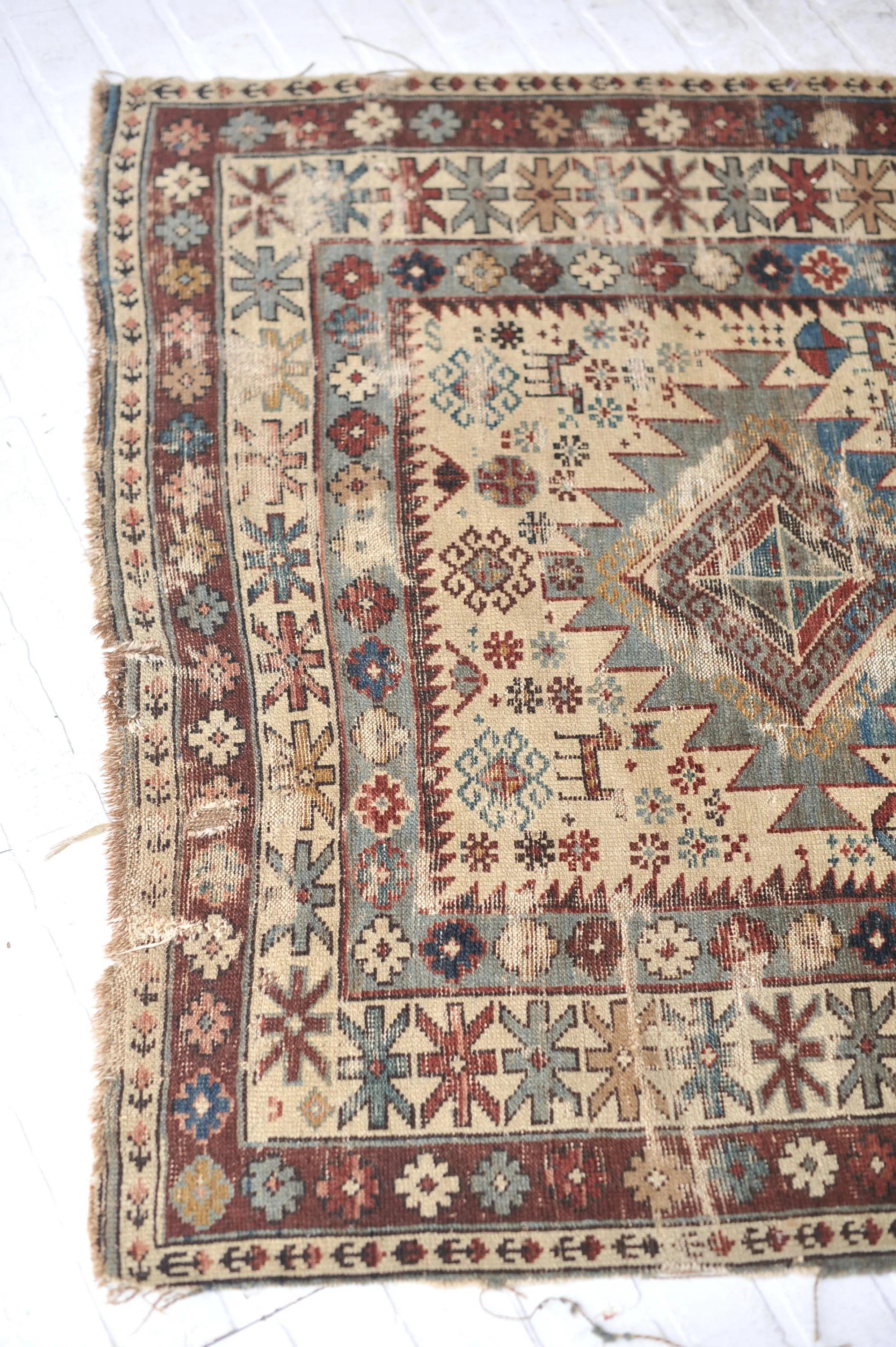 Antiker kaukasischer Shirvan-Teppich, um 1890 im Zustand „Gut“ im Angebot in Milwaukee, WI