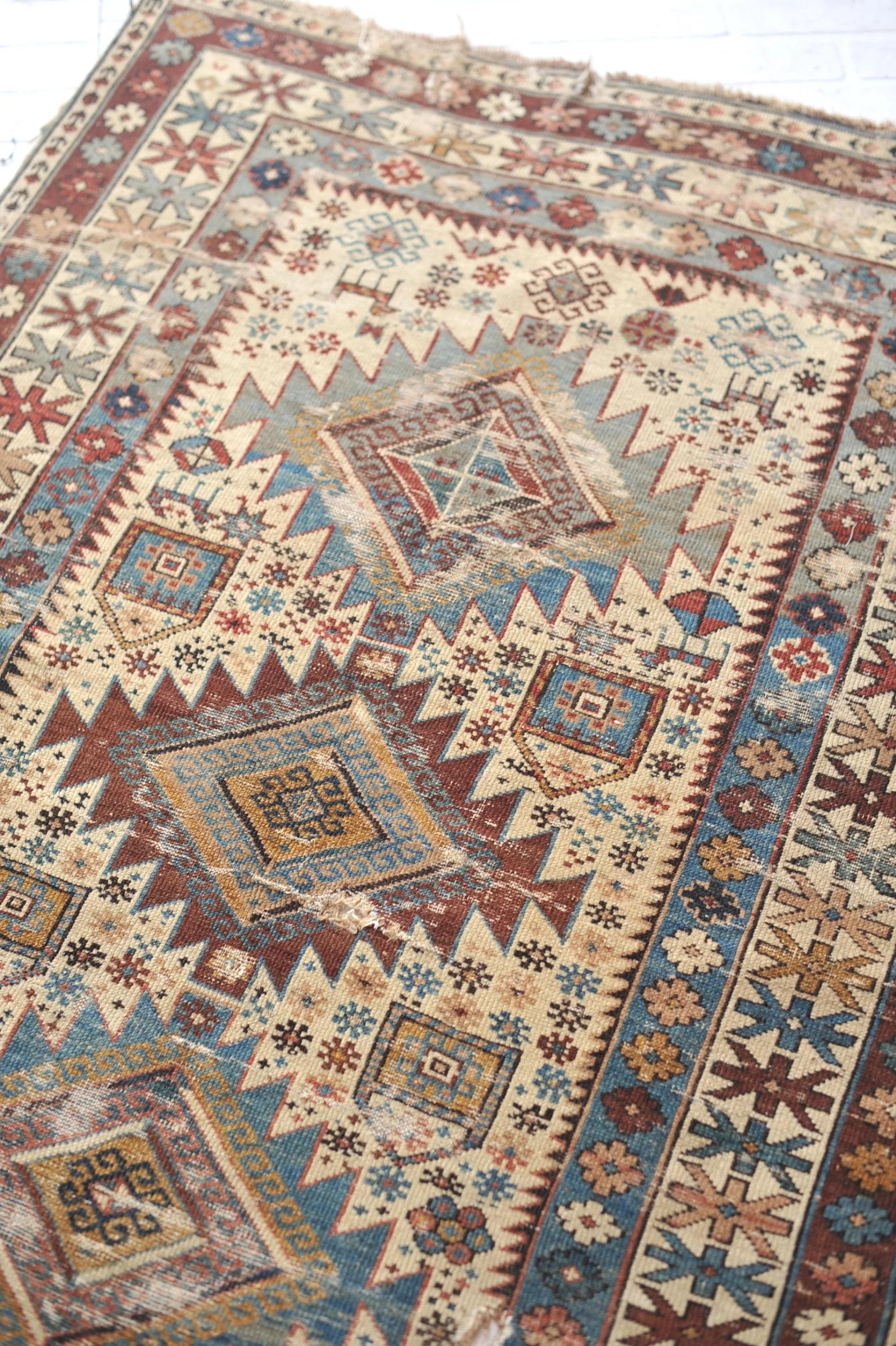 Antiker kaukasischer Shirvan-Teppich, um 1890 (19. Jahrhundert) im Angebot