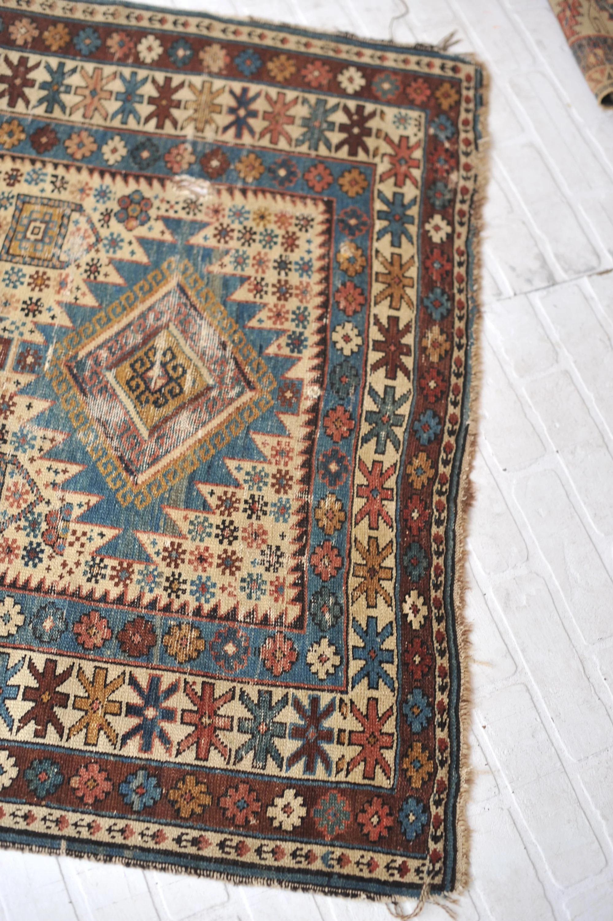 Antiker kaukasischer Shirvan-Teppich, um 1890 (Wolle) im Angebot