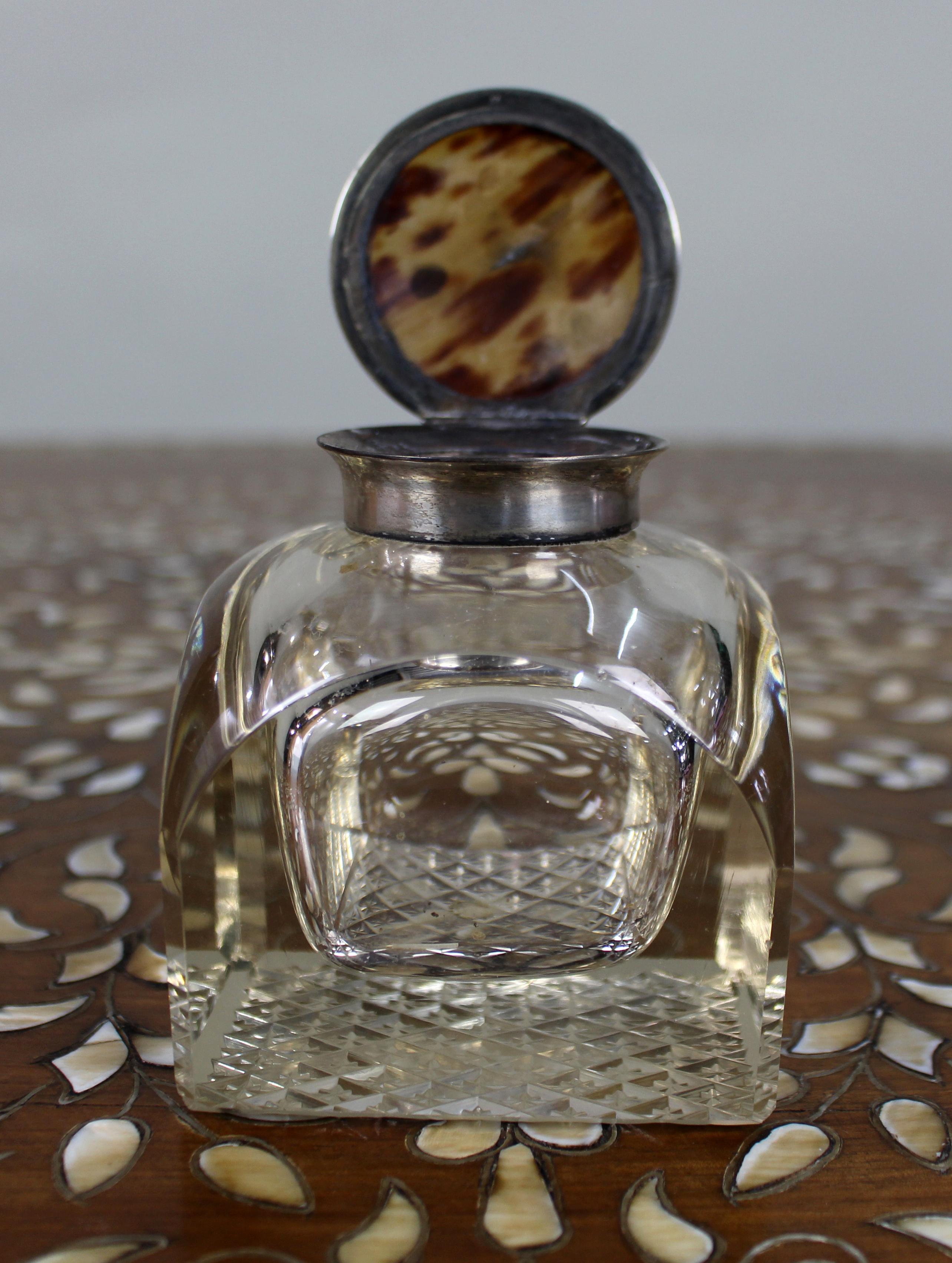 Feines antikes Tintenfass aus Silber und geschliffenem Glas, um 1916 (20. Jahrhundert) im Angebot