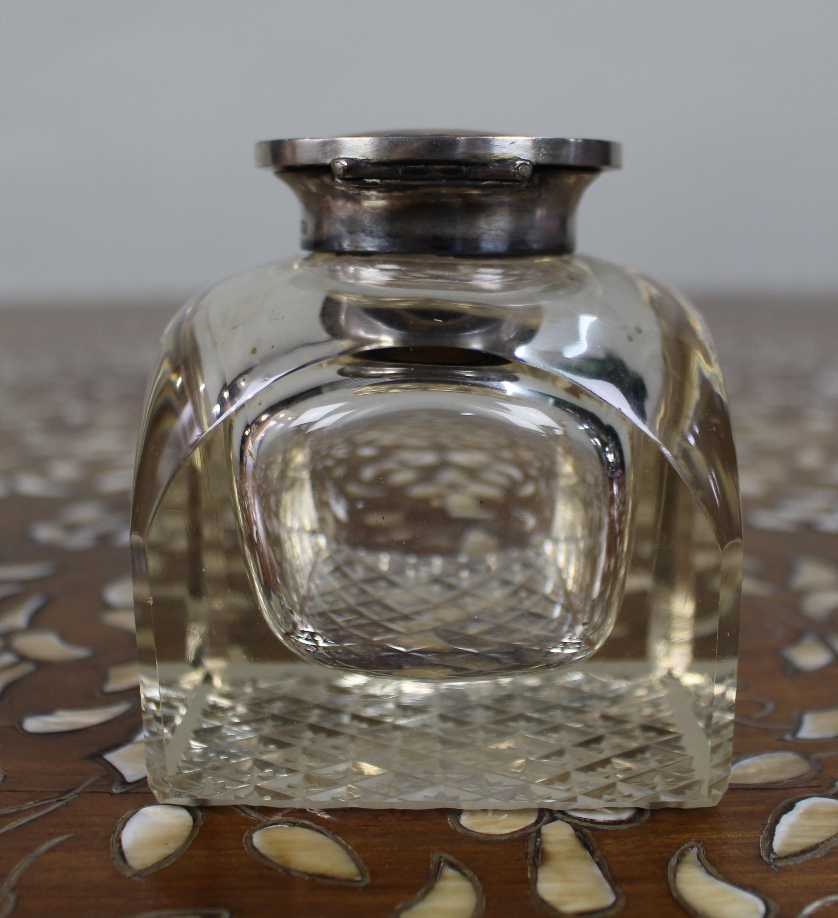Feines antikes Tintenfass aus Silber und geschliffenem Glas, um 1916 im Angebot 1