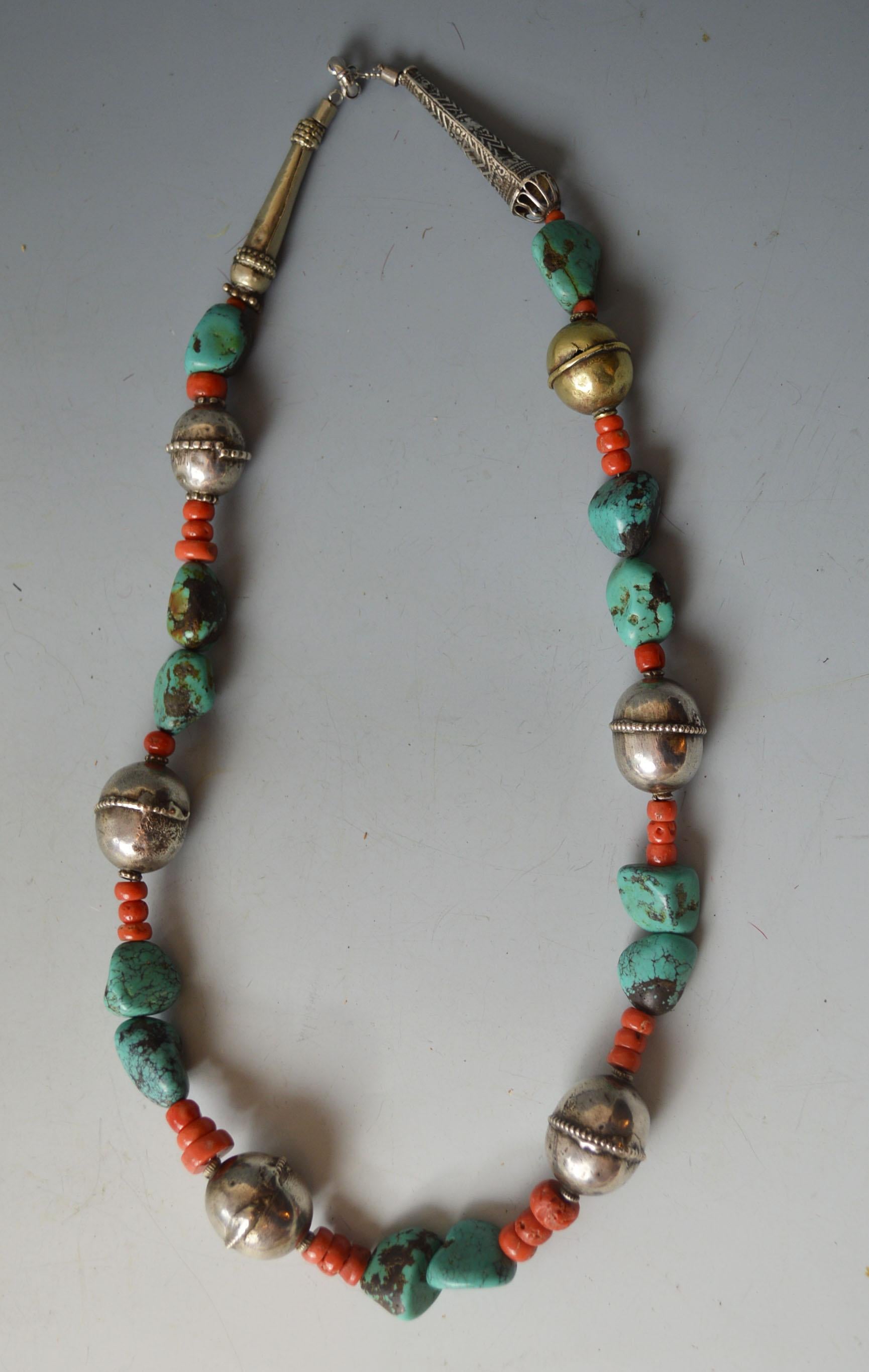 A antique silver coral and turquoise necklace from the Himalaya or Tibet
A fine necklace with real antique red coral beads with genuine turquoise and silver
Nice wearable antique piece in fine condition
Period: Late 19th-early 20th century
Size: