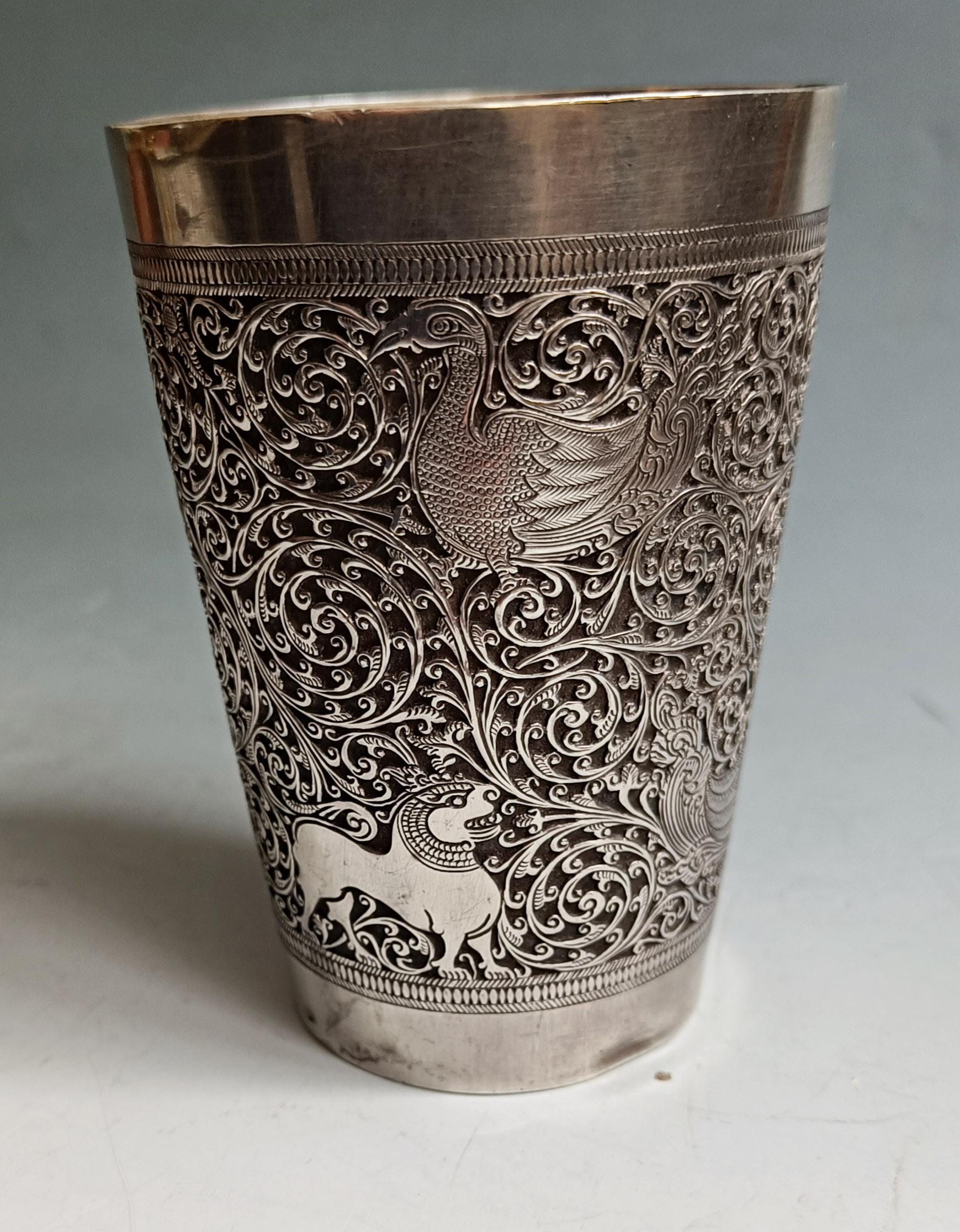 Cingalese Antico bicchiere d'argento Kandyan, Sri Lanka (Ceylon), XIX secolo in vendita