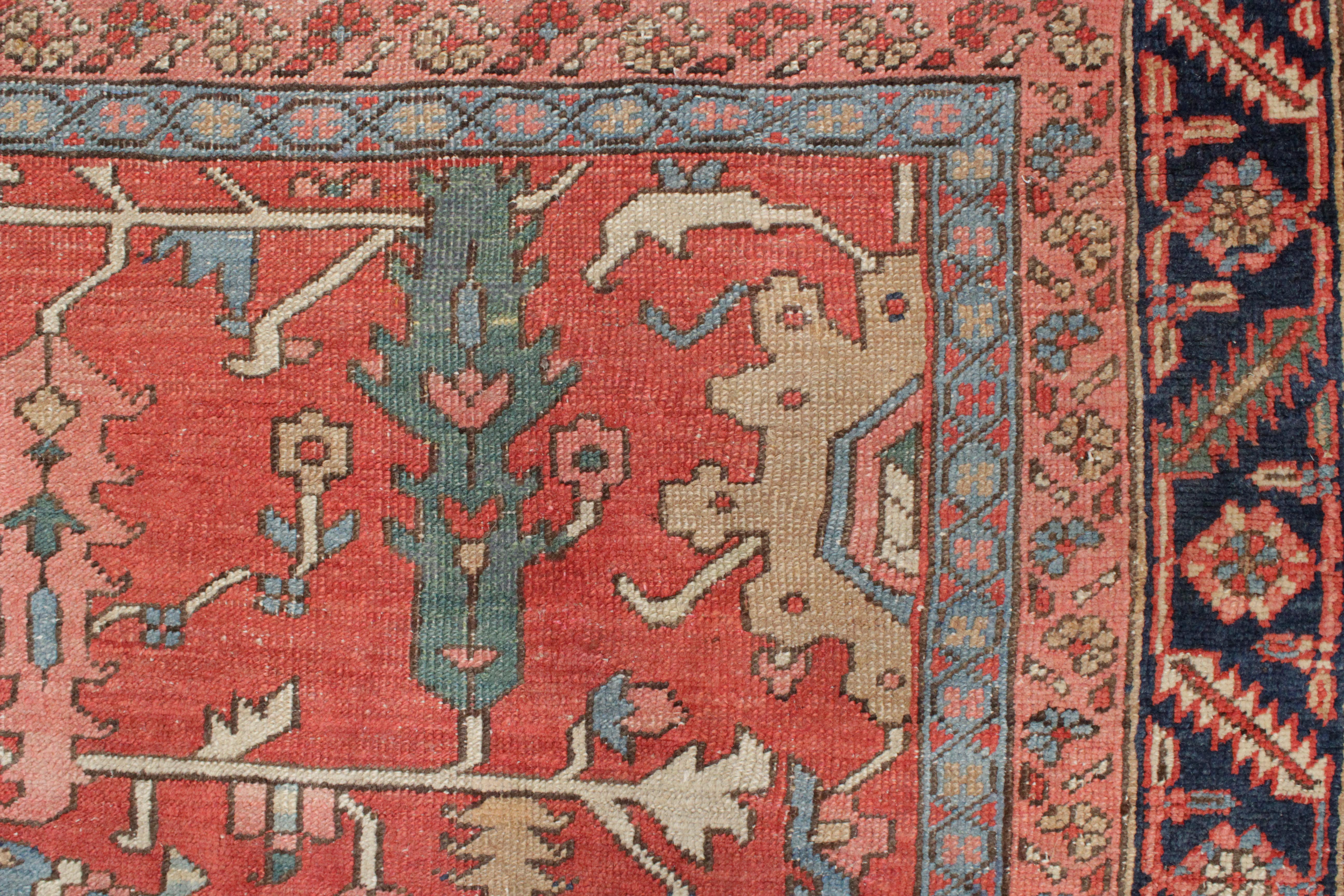Fine Antique Square Size Large Scale All-Over Pattern Heriz Serapi Rug In Good Condition For Sale In Milan, IT