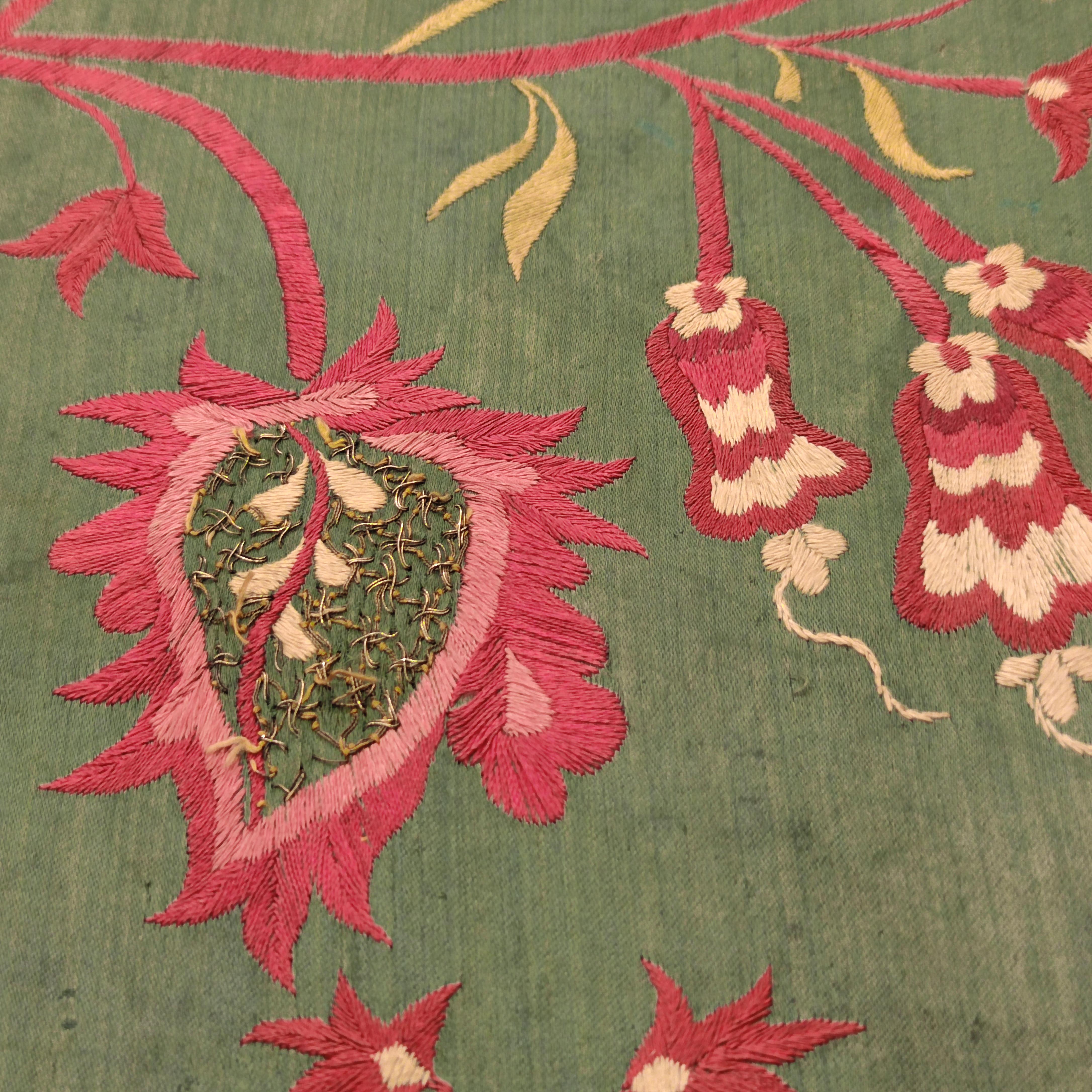 Ricamato Fine Antique Teal Green Silk Goa Indian Embroidered Textile in vendita
