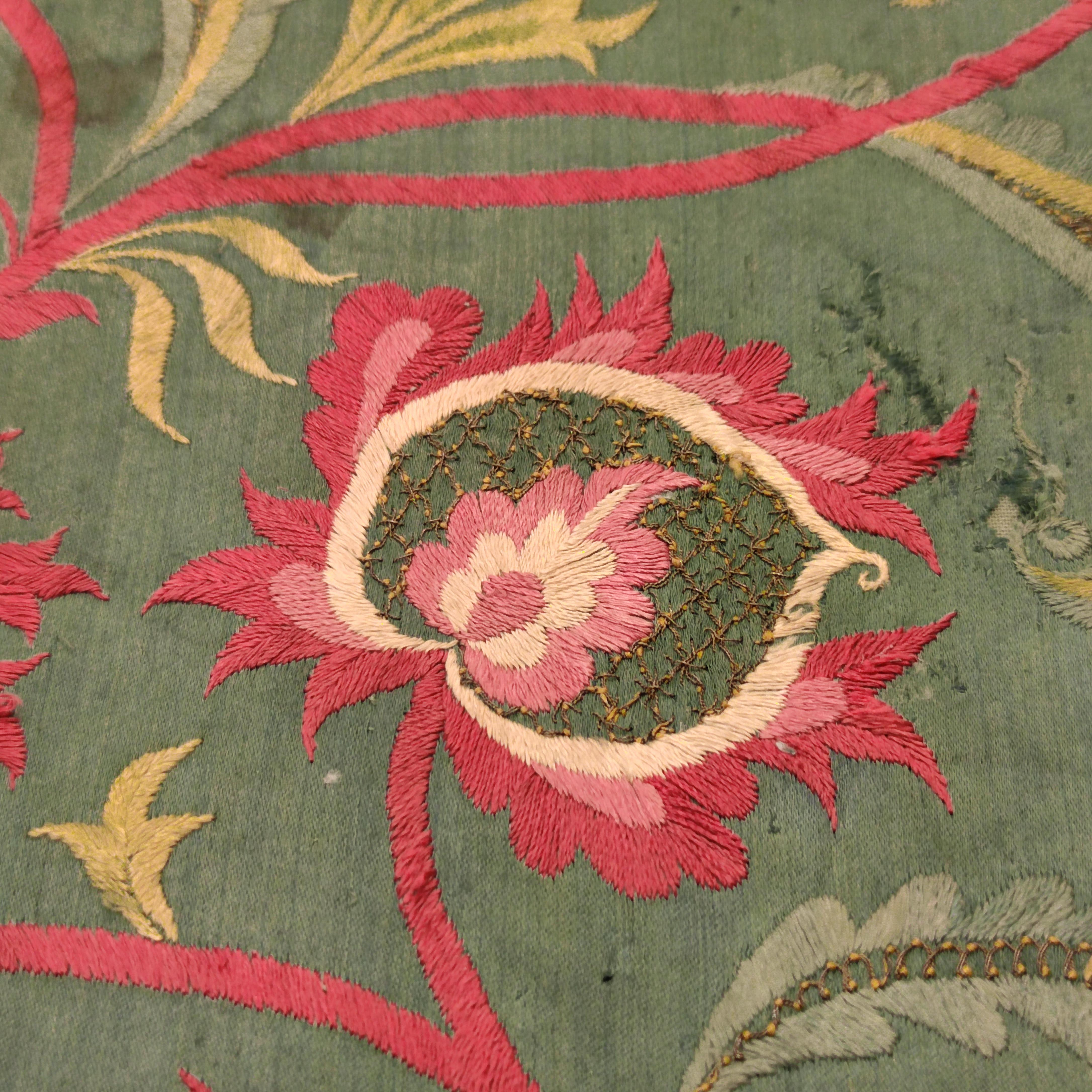 Suzani Fine Antique Teal Green Silk Goa Indian Embroidered Textile in vendita