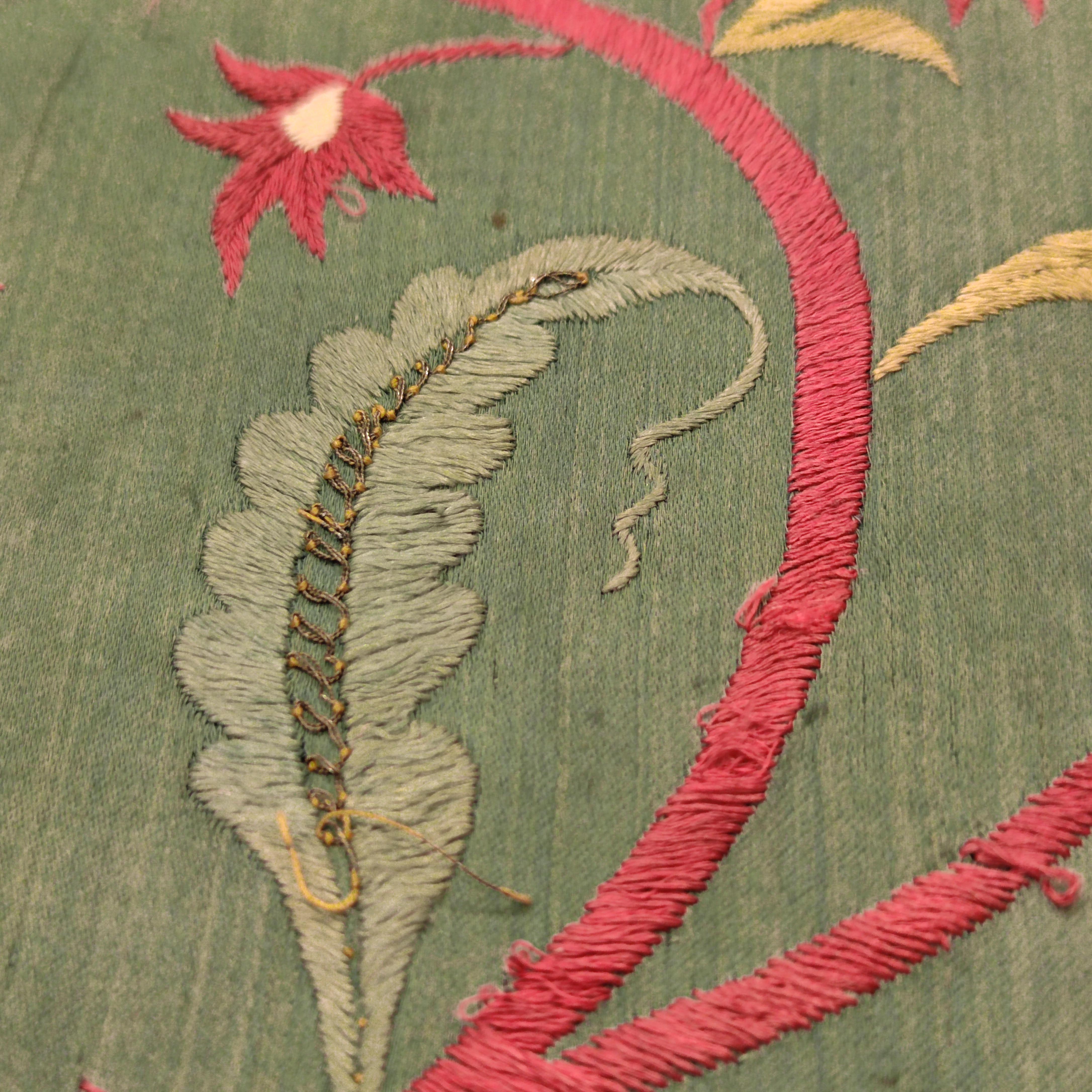 Indiano Fine Antique Teal Green Silk Goa Indian Embroidered Textile in vendita
