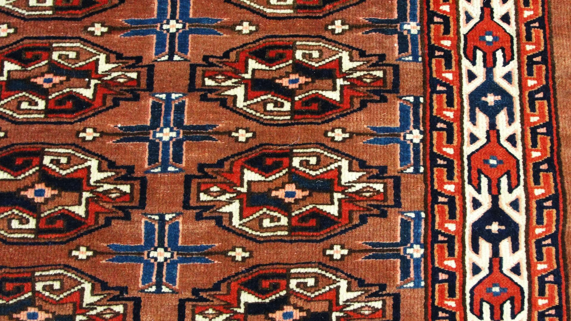 Central Asian Fine Antique Tekke Turkomen Rug, circa 1900 For Sale