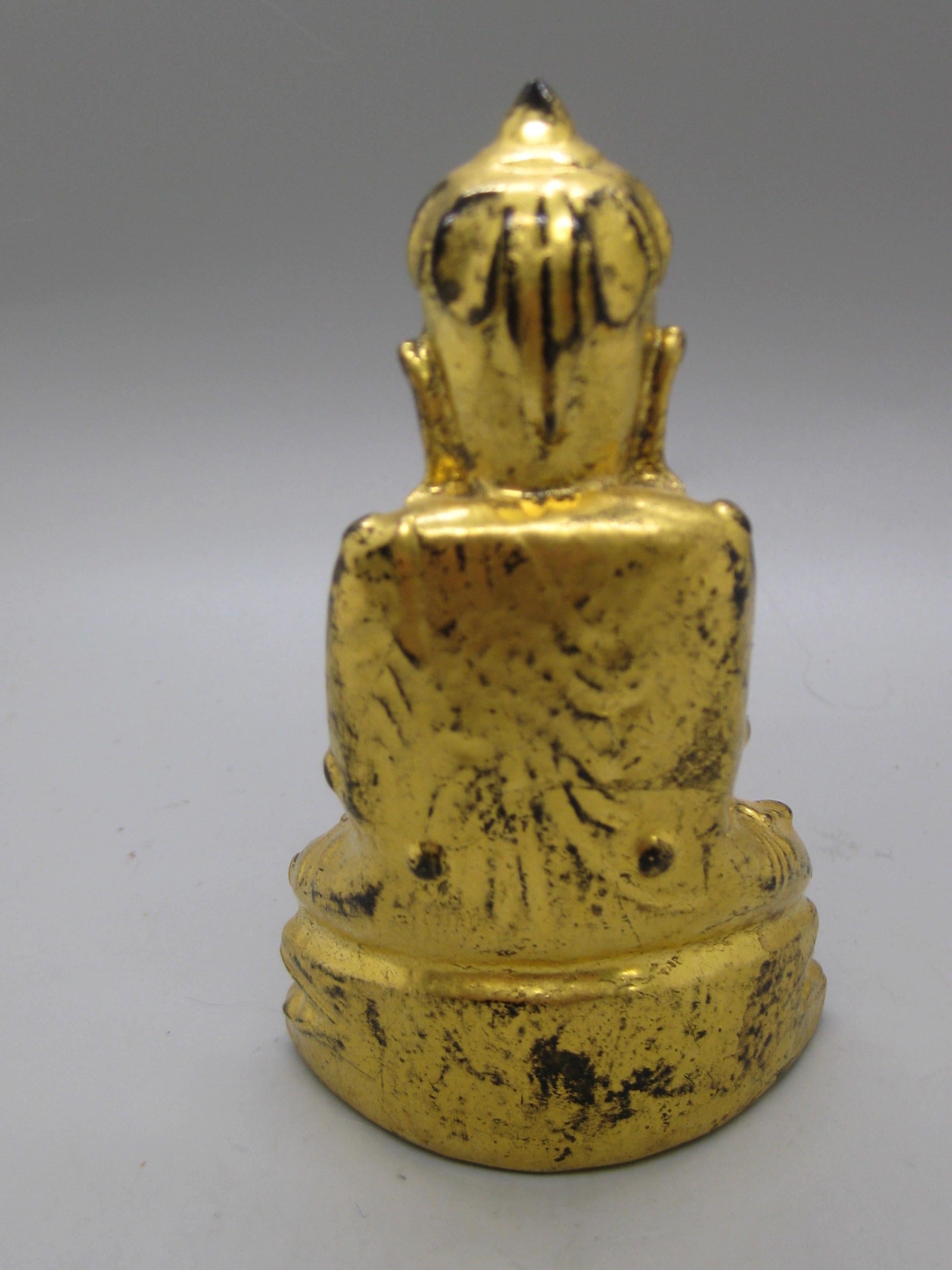 Fait main Statue ancienne thaïlandaise Southeast Asia Temple Buddha Wood Wood sculpté et doré en vente