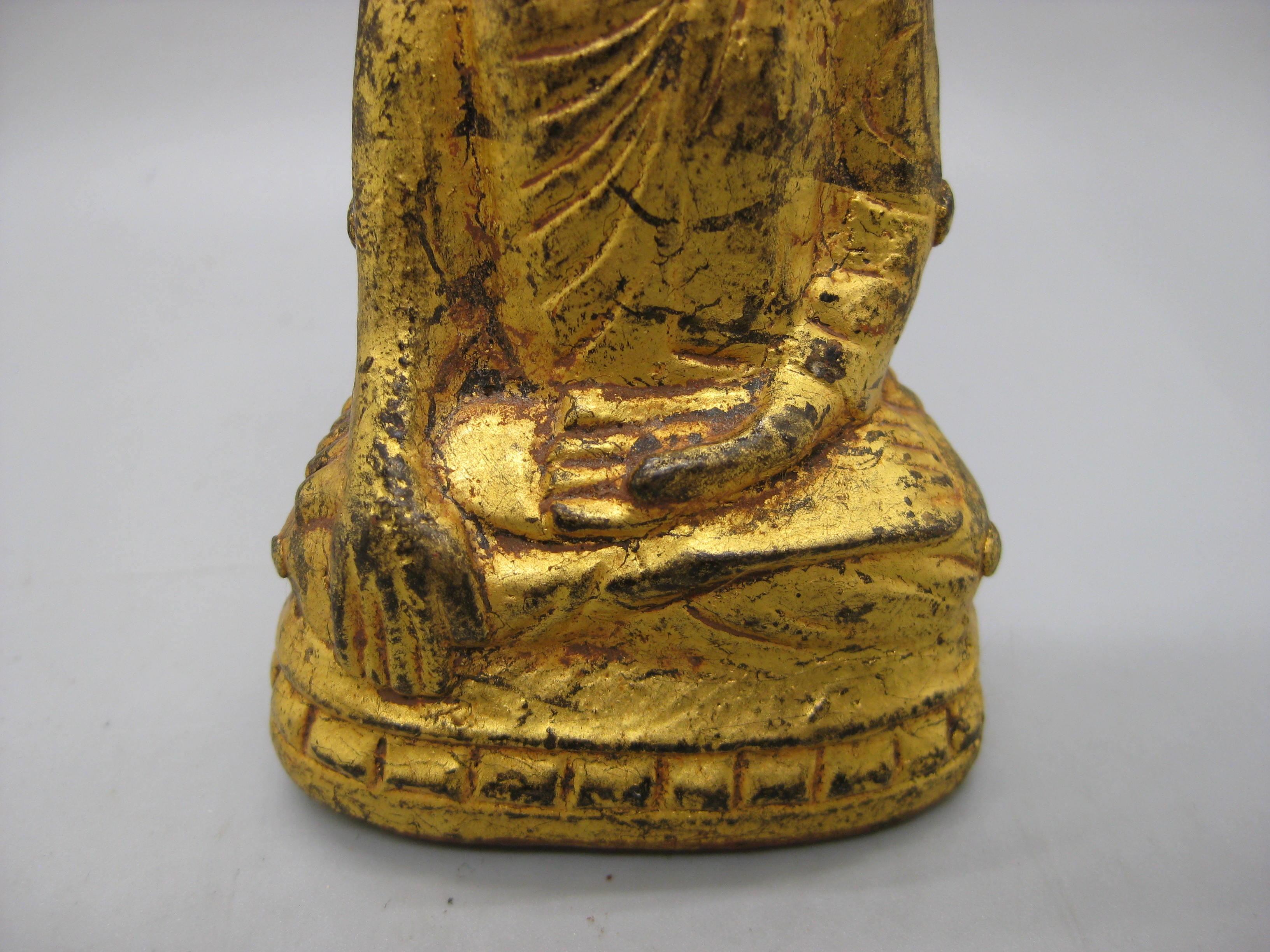 Fait main Statue ancienne thaïlandaise Southeast Asia Temple Buddha Wood Wood sculpté et doré en vente