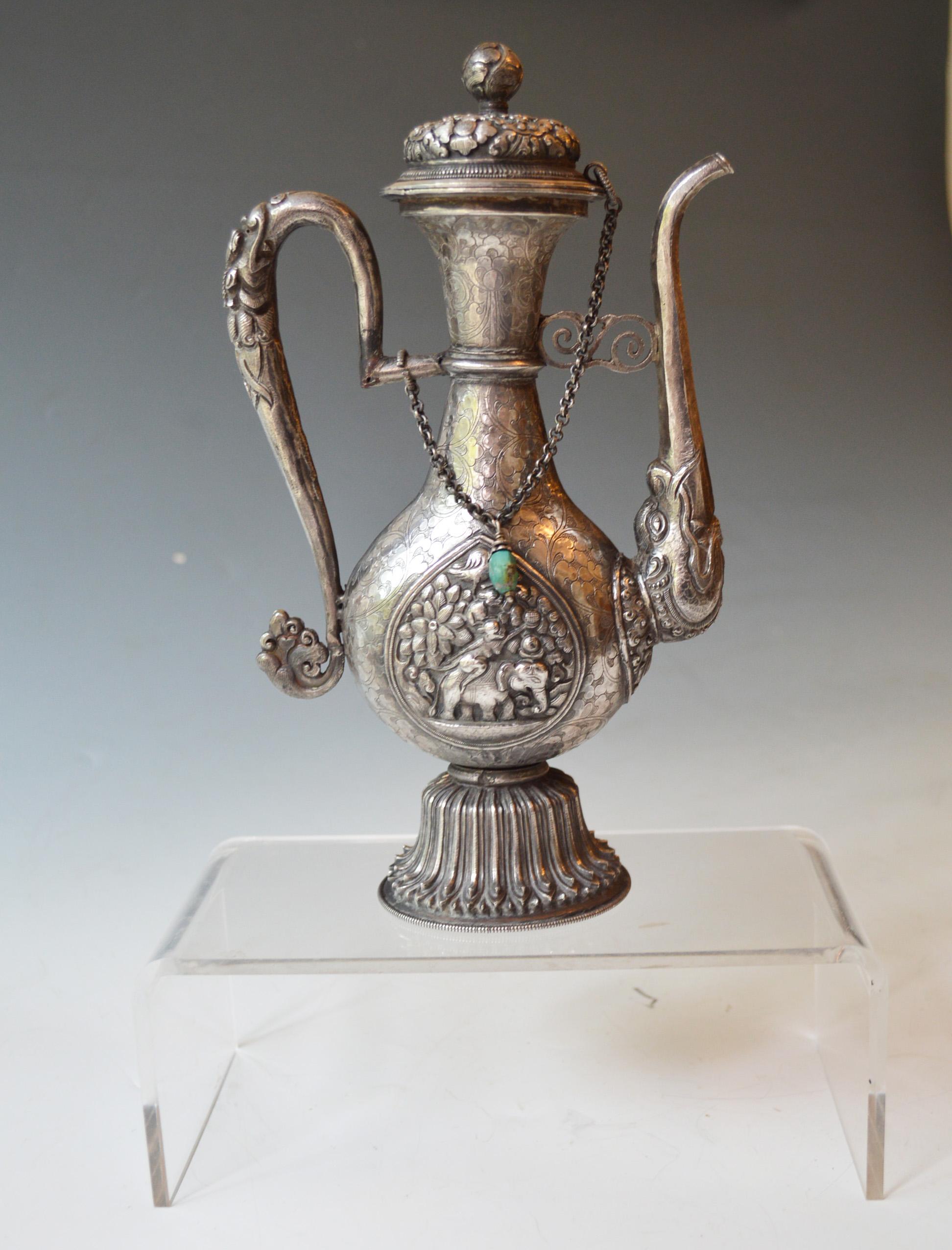 Fine Antique Tibetan Ritual Silver Ewer Asian Chinese Buddhist antiques  In Good Condition In London, GB