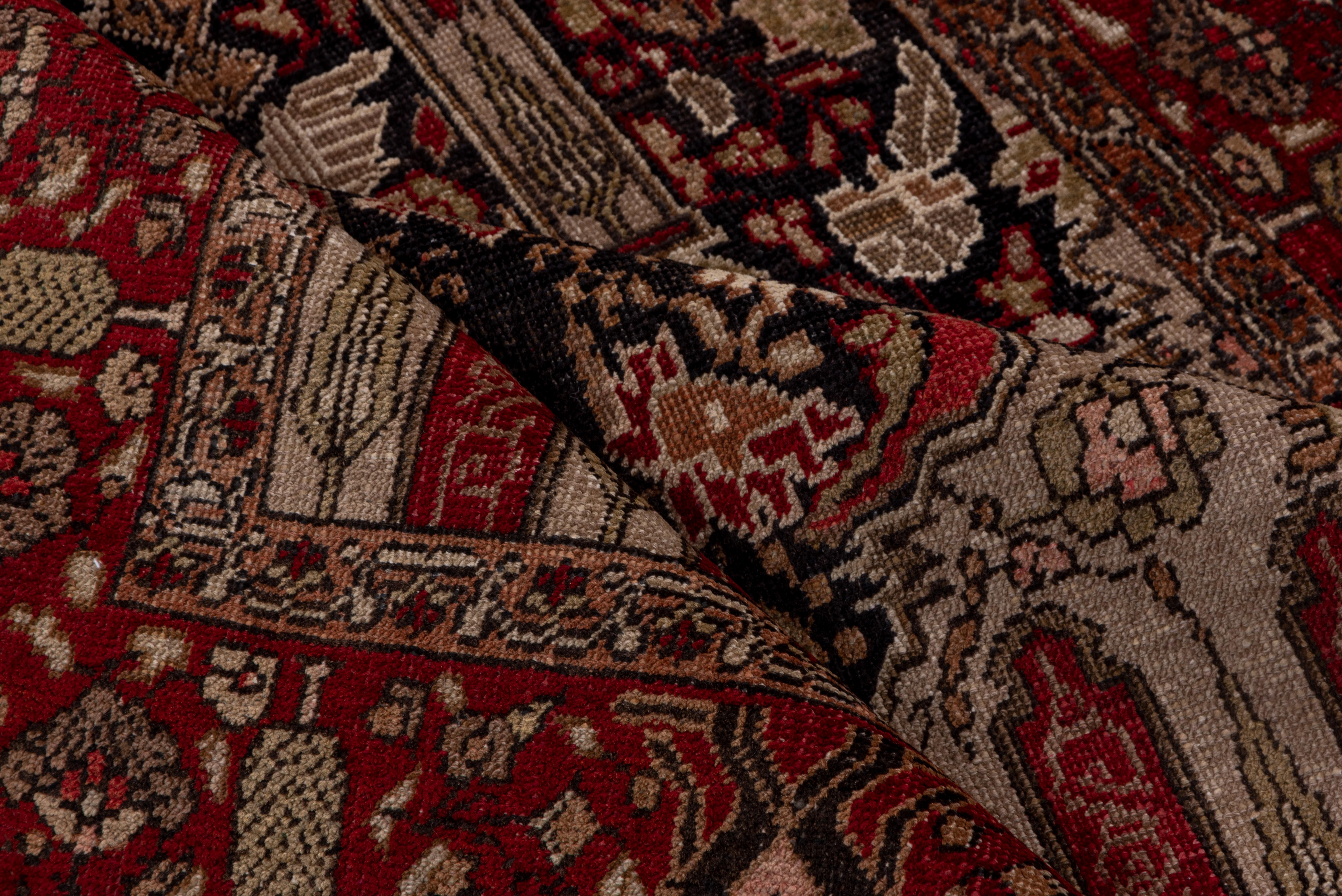 Fine Antique Turkish Oushak Gallery Carpet, Persian Kashan Style, circa 1920s In Good Condition In New York, NY
