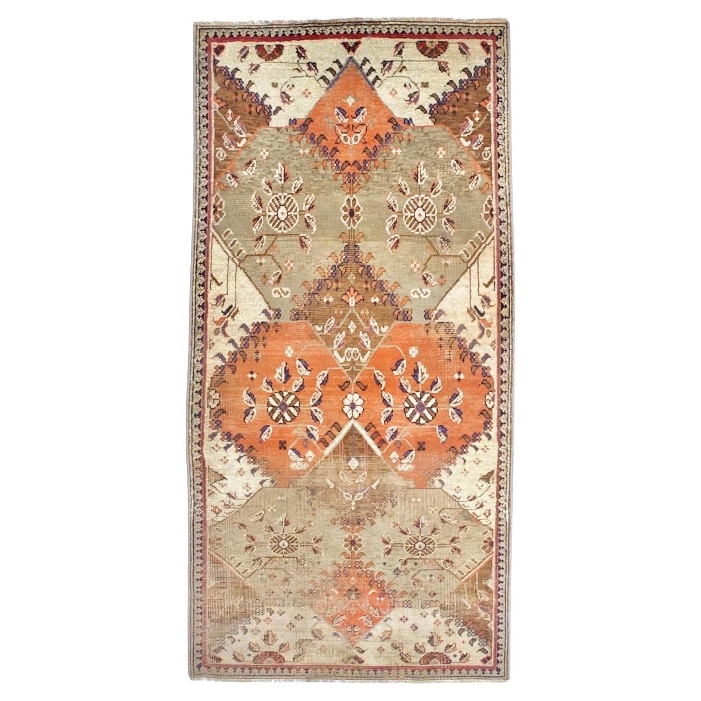 Alfombra Turca Antigua Fina de Lana Corta 2'11" x 5'10 en venta