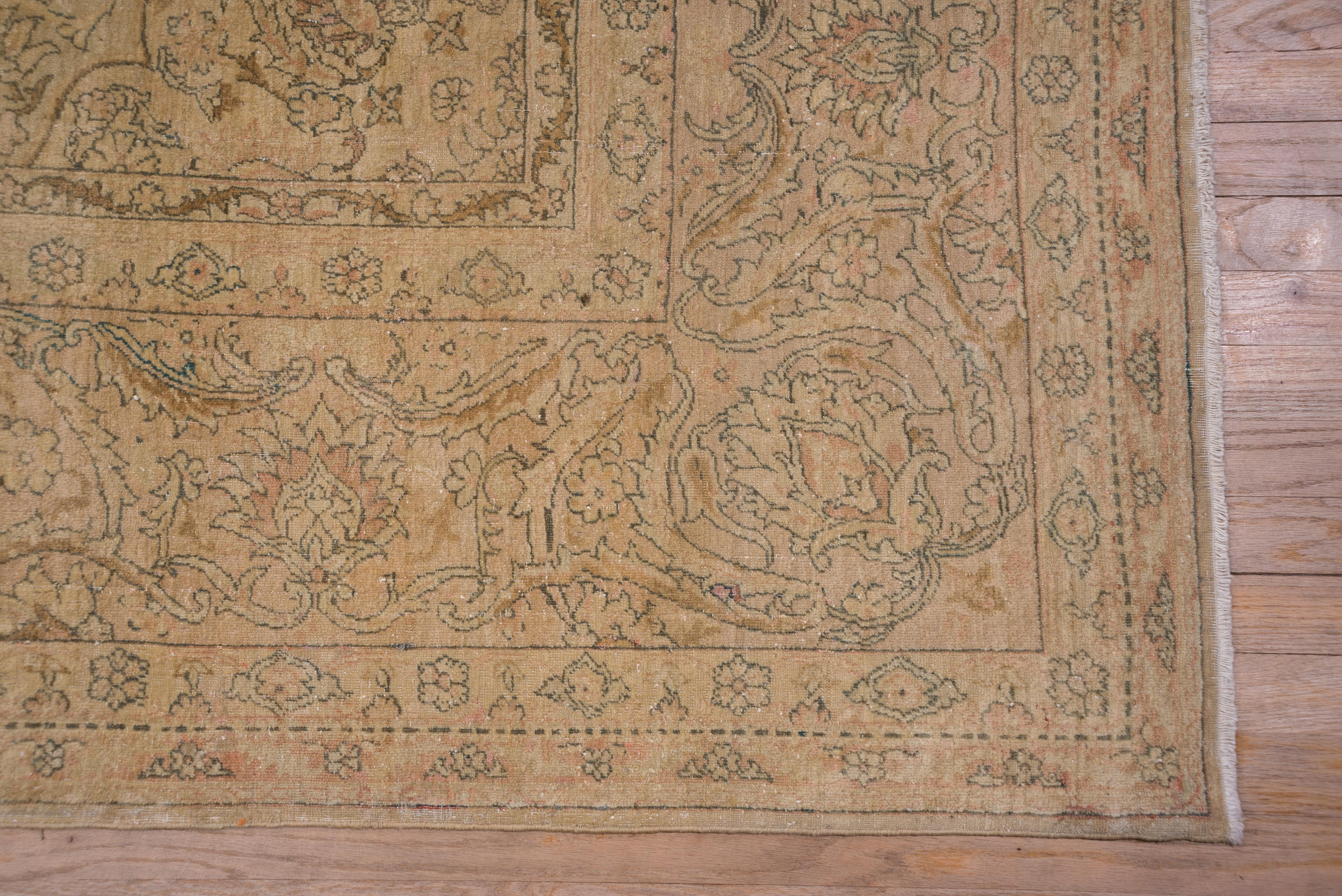 Fine Antique Turkish Sivas Rug with Green Accents, Circa 1920s In Good Condition For Sale In New York, NY
