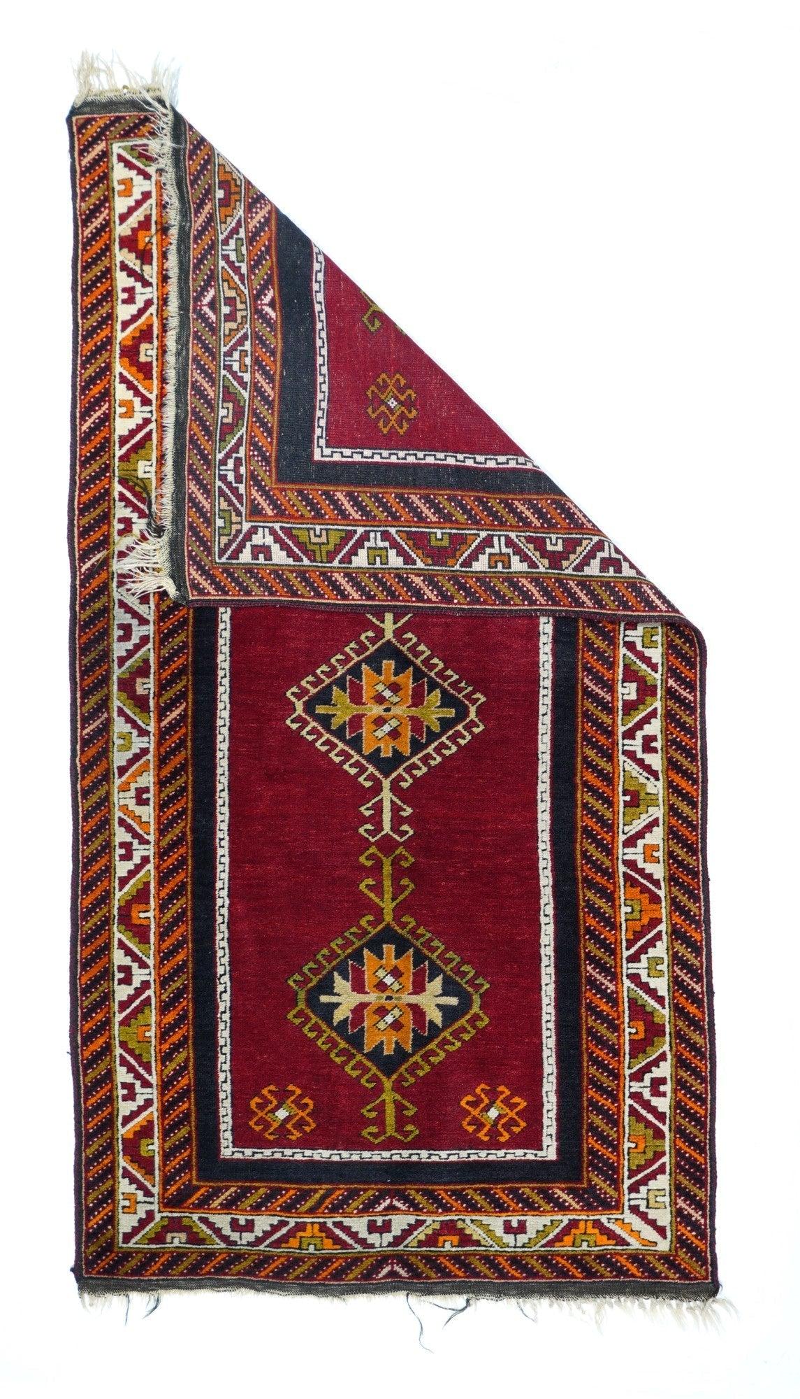 Antiguo Tribal Turco  Alfombra de lana 3'3'' x 6'3''. Las alfombras, esparteñas, corredoras, alfombras largas y sacos de las ciudades, pueblos y tribus de Anatolia, incluyendo: Oushak, Ghiordes, Kula, Ladik, Hereke, Konya, Melas, Bergama, Sivas,