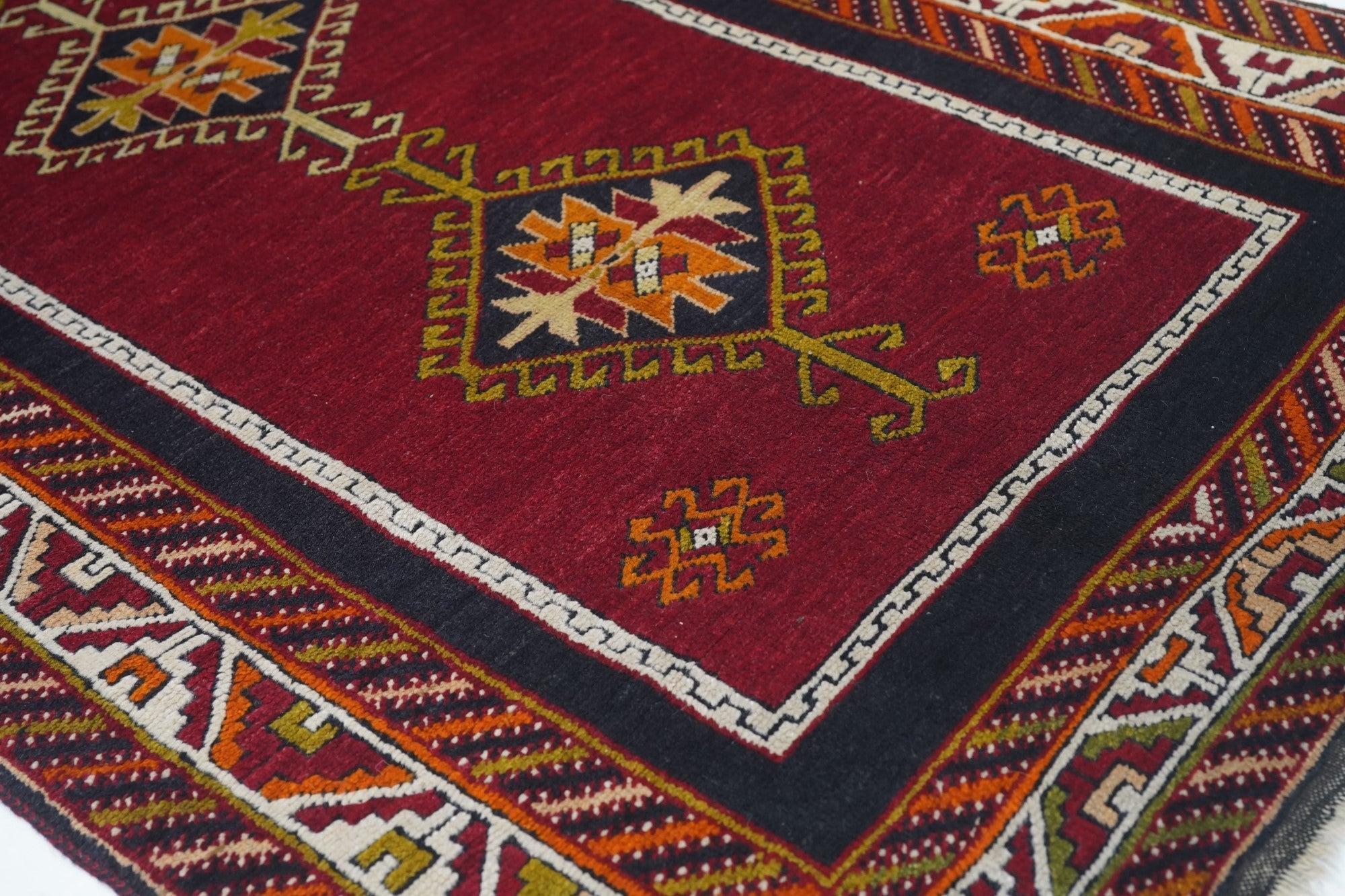 Antiguo Tribal Turco  Alfombra de lana 3'3'' x 6'3'' siglo XX en venta