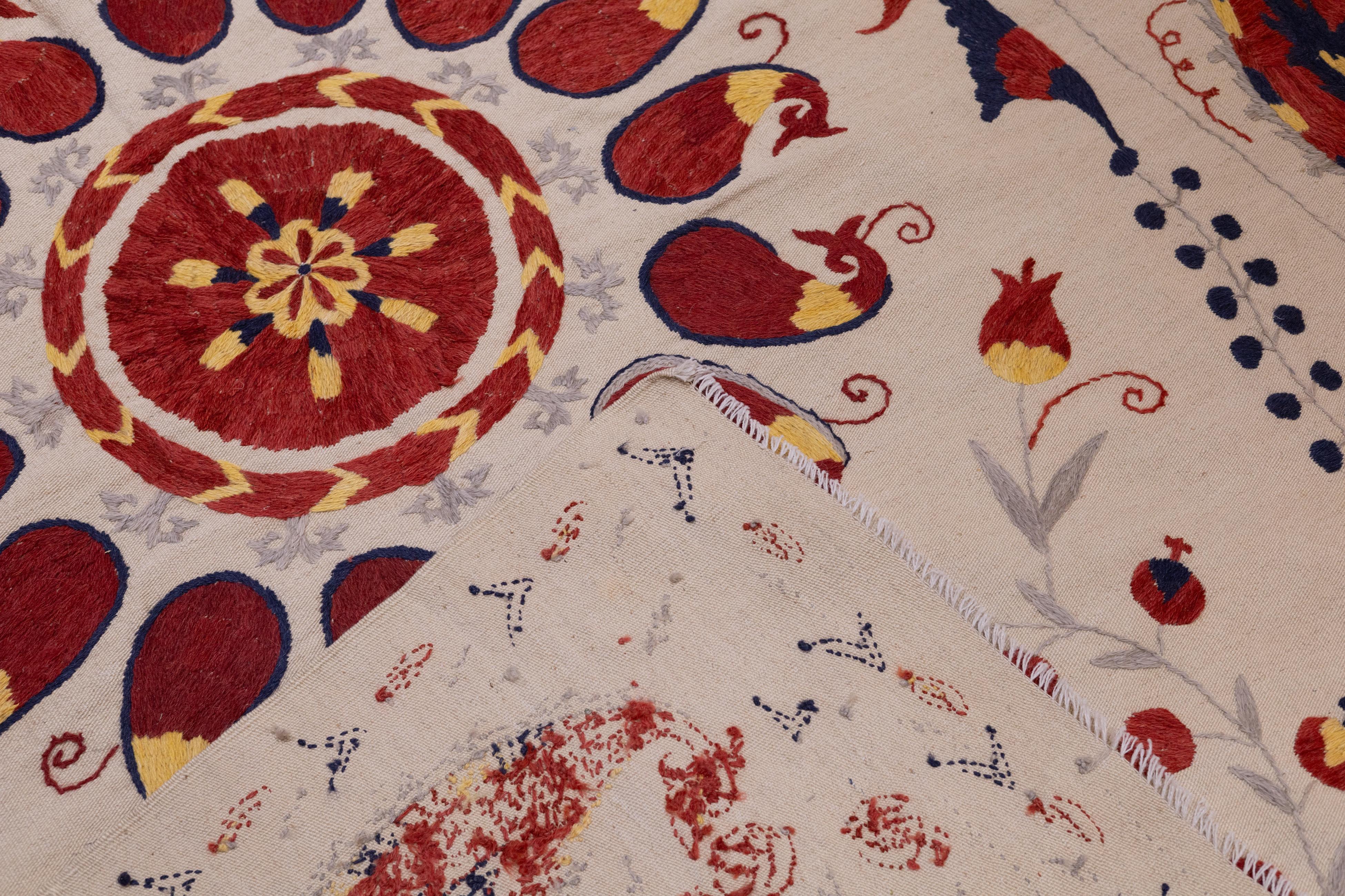 Fine tapis Suzani ouzbek ancien 6'3'' x 9'9'' en vente 4