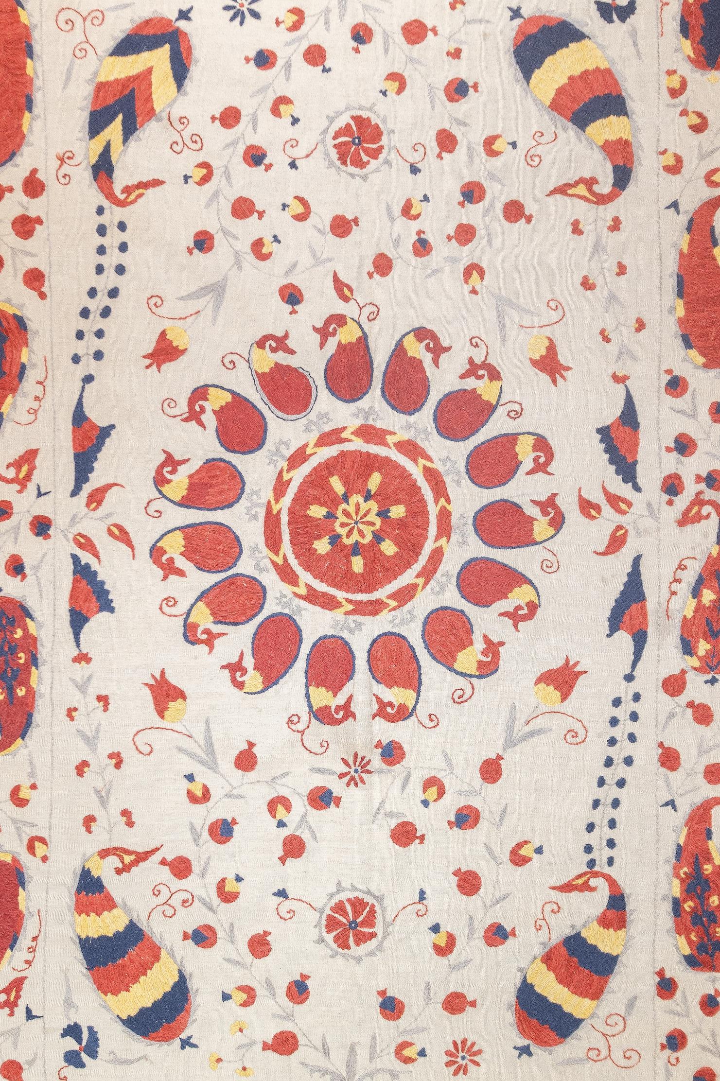 Ouzbek Fine tapis Suzani ouzbek ancien 6'3'' x 9'9'' en vente