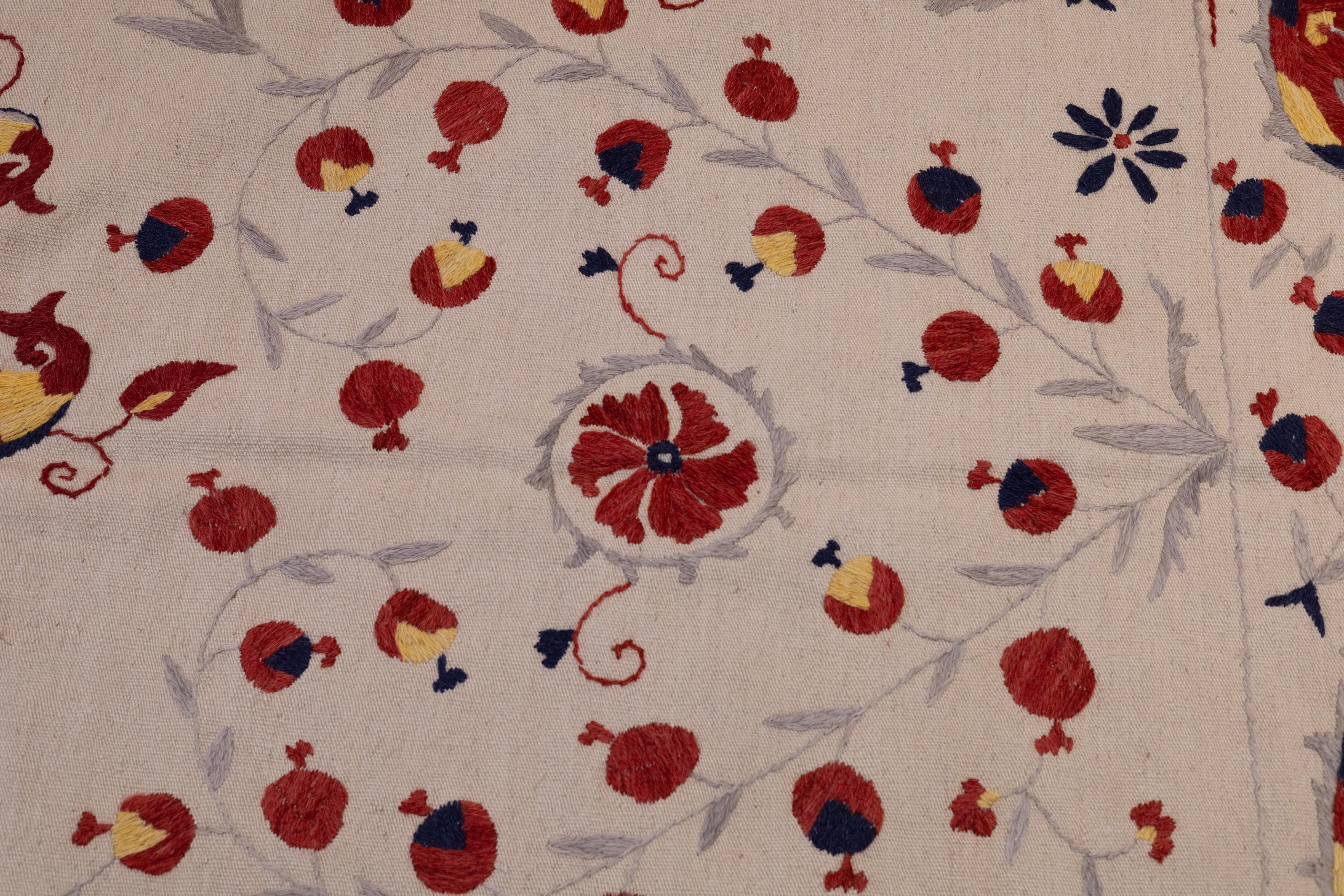 20ième siècle Fine tapis Suzani ouzbek ancien 6'3'' x 9'9'' en vente