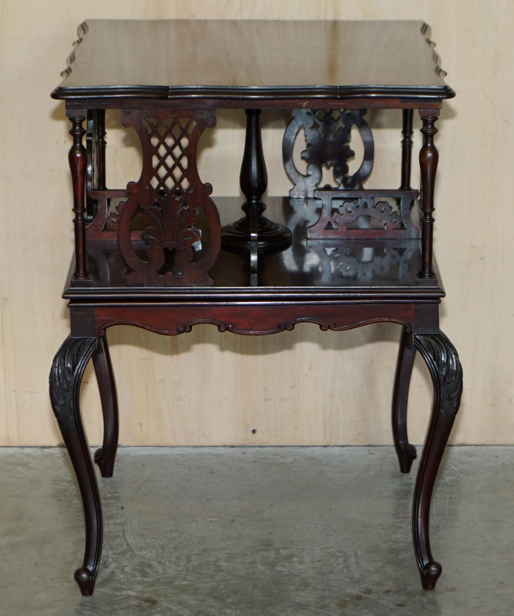 Table de bibliothèque ancienne et raffinée en bois de feuillus tournant du mouvement esthétique victorien en vente 6