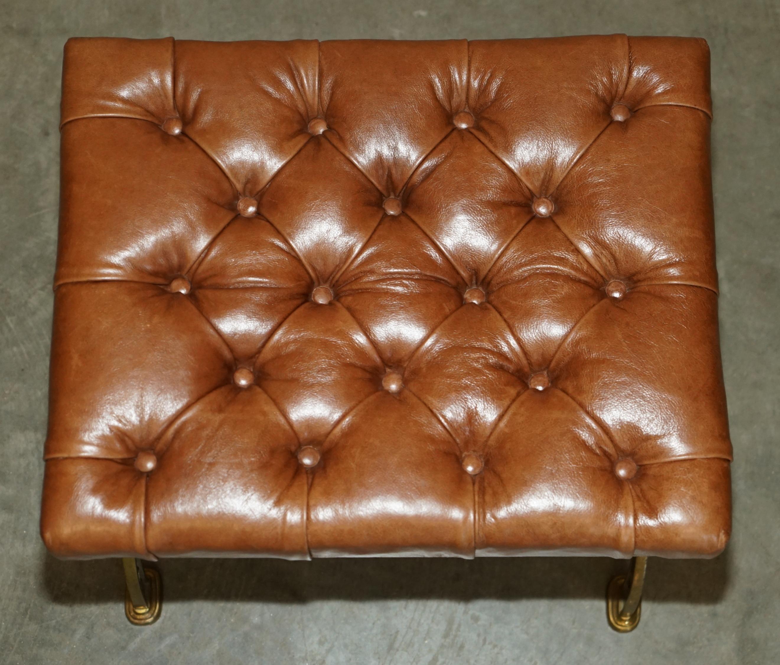 FINE ANTIQUE ViCTORIAN BRASS SHOW FRAME CHESTERFIELD BROWN LEATHER FOOTSTOOL (Englisch) im Angebot