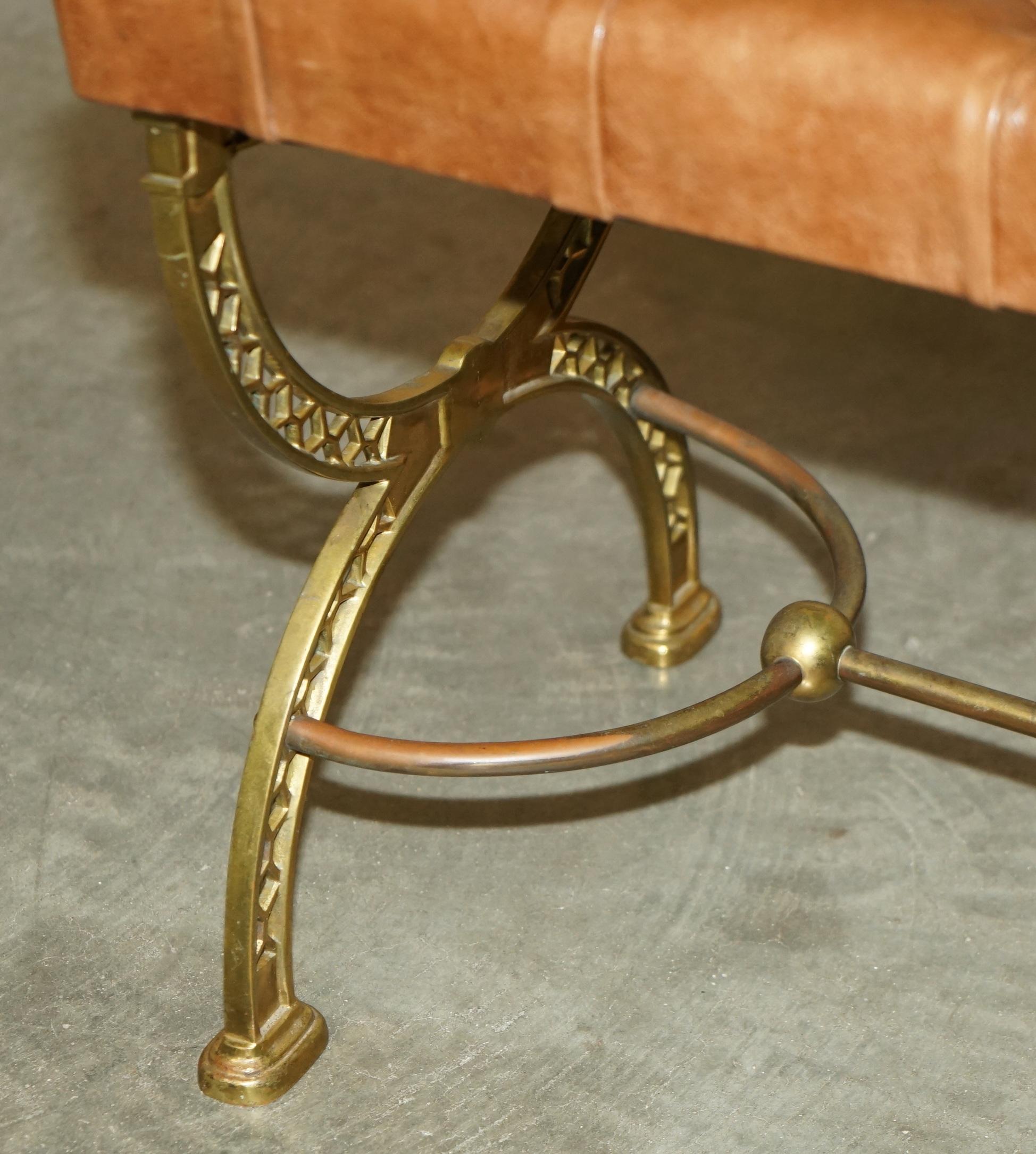 FINE ANTIQUE ViCTORIAN BRASS SHOW FRAME CHESTERFIELD BROWN LEATHER FOOTSTOOL im Zustand „Gut“ im Angebot in West Sussex, Pulborough