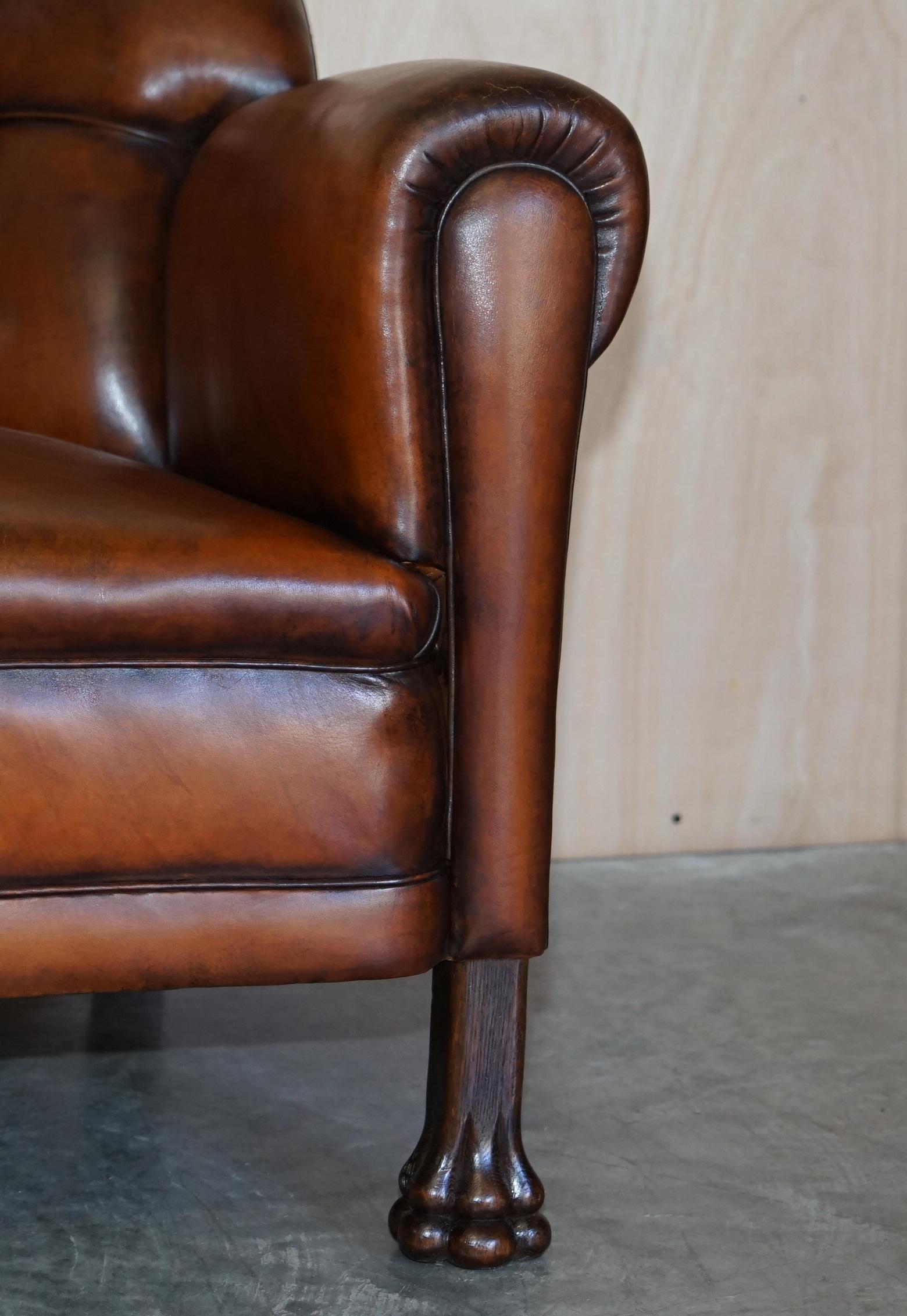 Fine canapé victorien ancien en cuir marron Chesterfield avec pieds en chêne en forme de pattes de lion en vente 6