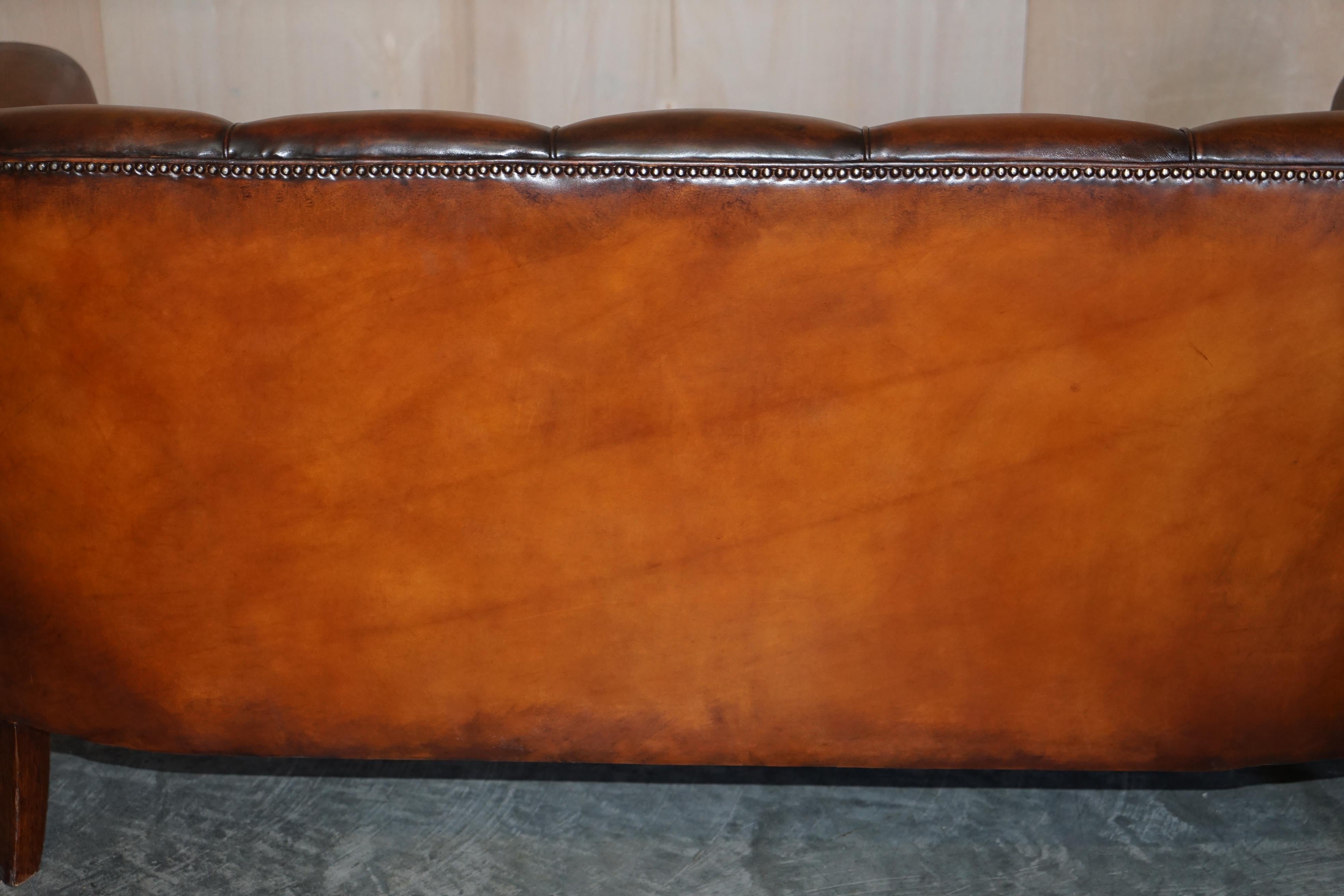 Fine canapé victorien ancien en cuir marron Chesterfield avec pieds en chêne en forme de pattes de lion en vente 12