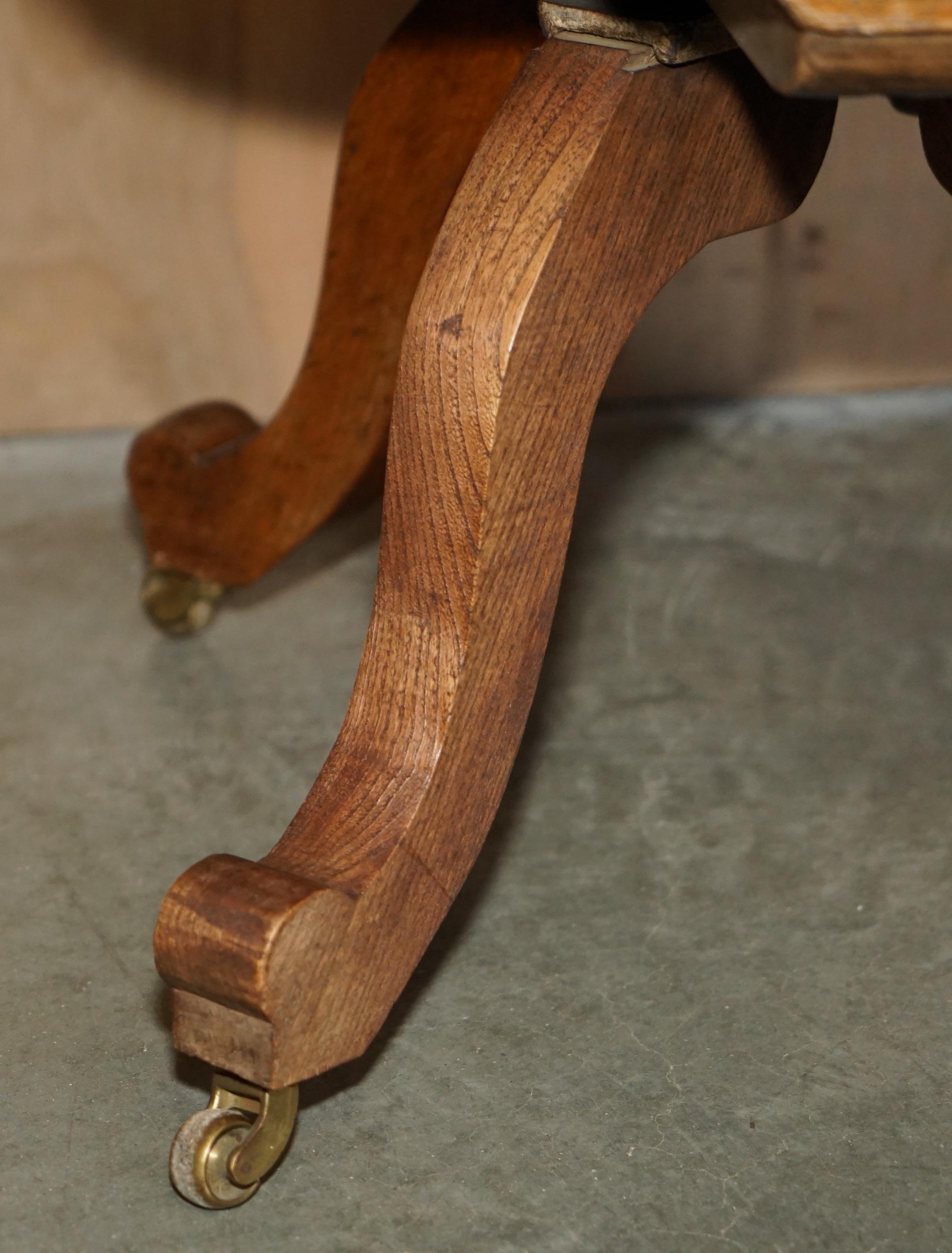 FINE ANTIQUE CHESTERFIELD TUFTED OXBLOOD CAPTAINS SWIVEL CHAIR EN CUIR DE CHESTERFIELD en vente 4