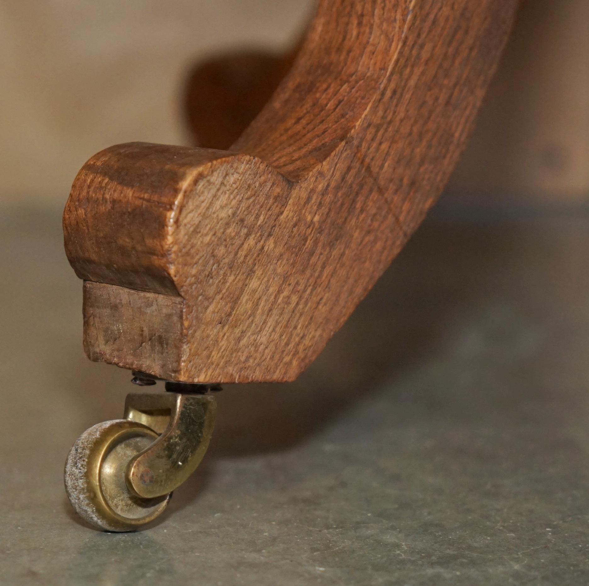 FINE ANTIQUE CHESTERFIELD TUFTED OXBLOOD CAPTAINS SWIVEL CHAIR EN CUIR DE CHESTERFIELD en vente 5