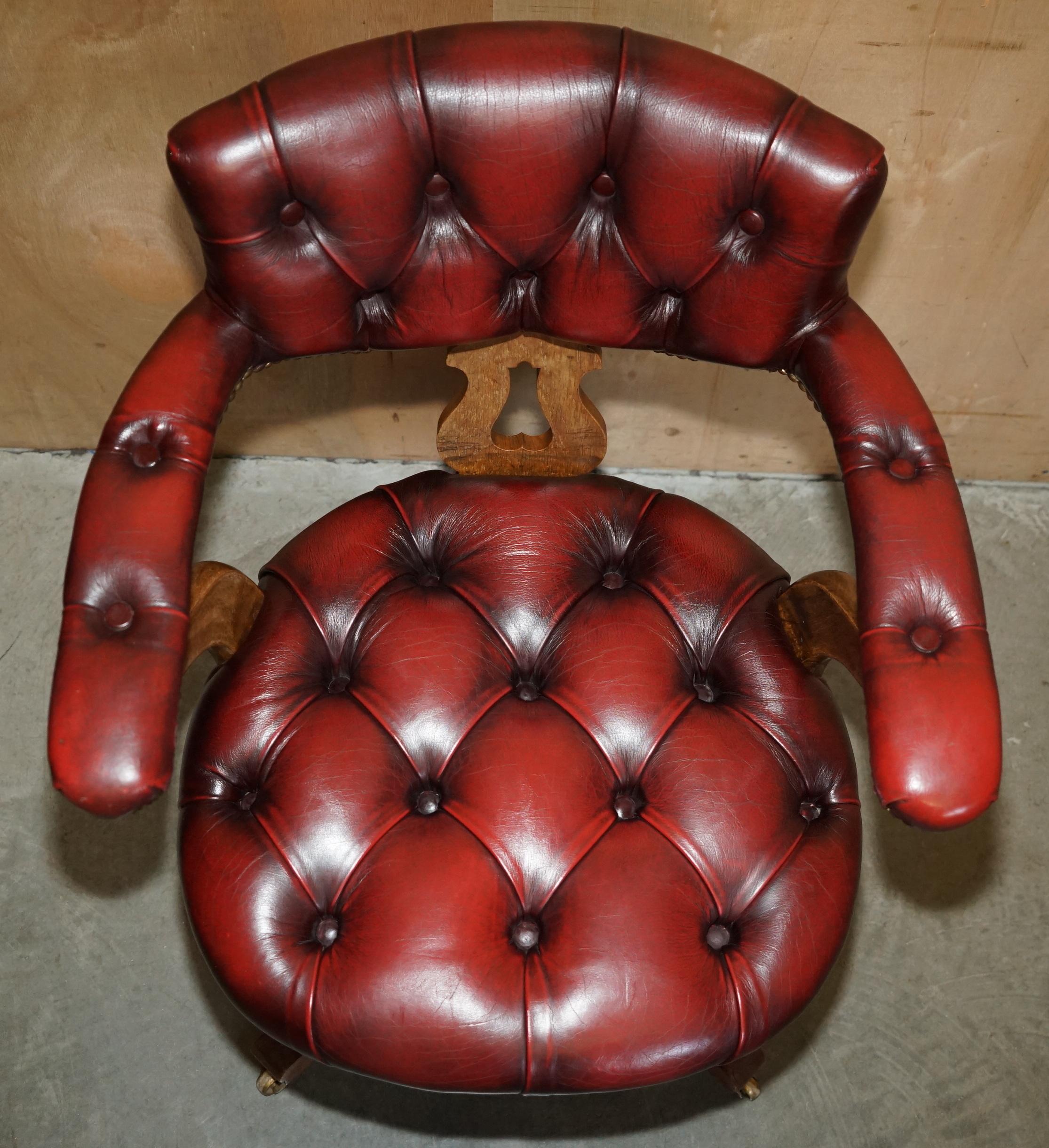 FINE ANTIQUE CHESTERFIELD TUFTED OXBLOOD CAPTAINS SWIVEL CHAIR EN CUIR DE CHESTERFIELD Bon état - En vente à West Sussex, Pulborough