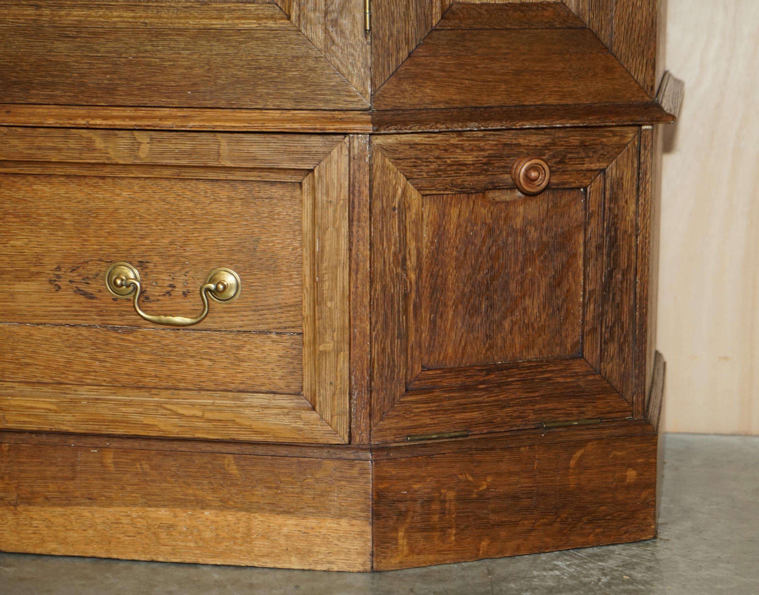 Fine Antique Victorian circa 1880 Pine Housekeepers Cupboard Drawers Linen Pots en vente 3