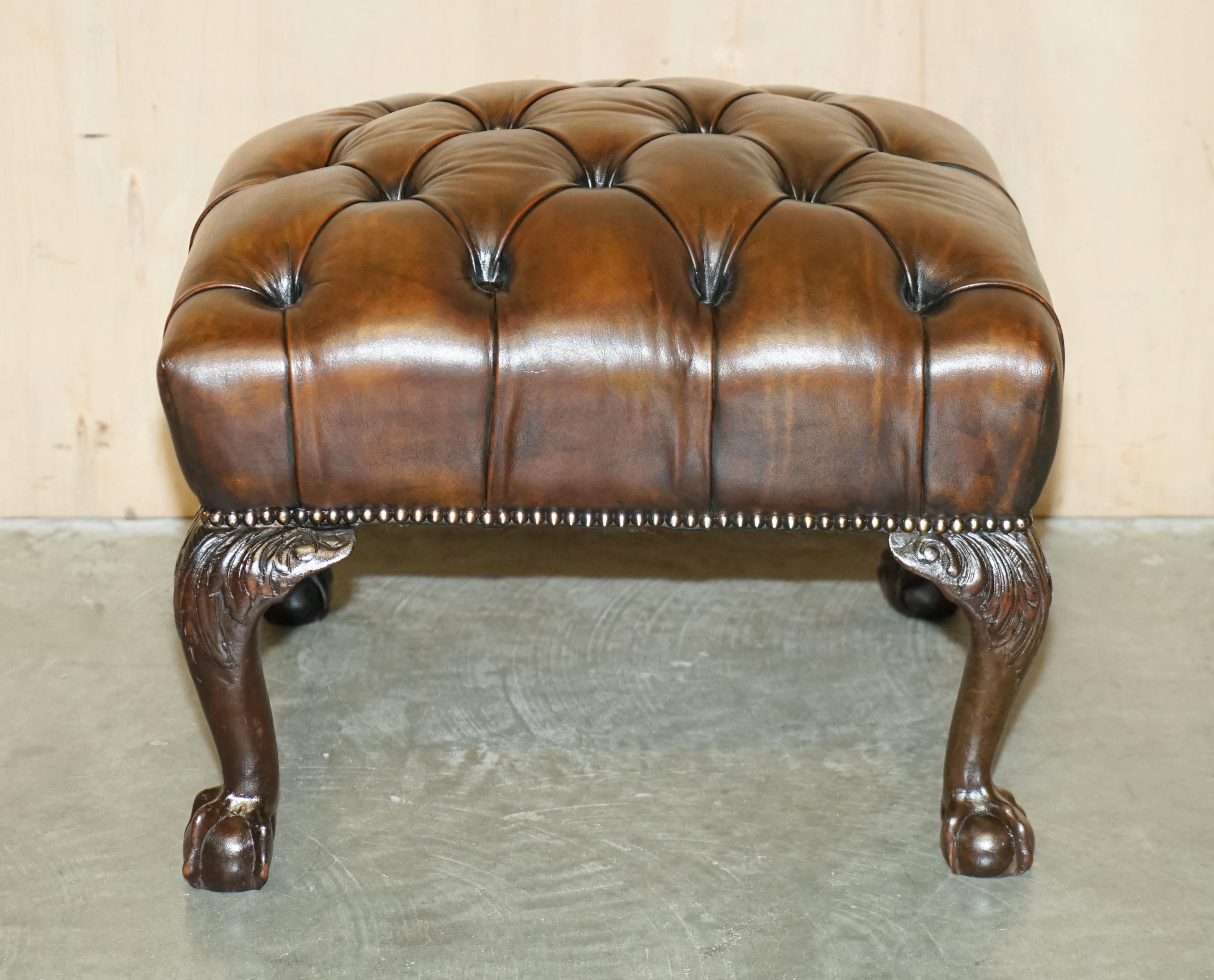 Victorian FINE ANTIQUE ViCTORIAN CLAW & BALL BROWN LEATHER RESTORED CHESTERFIELD FOOTSTOOL For Sale