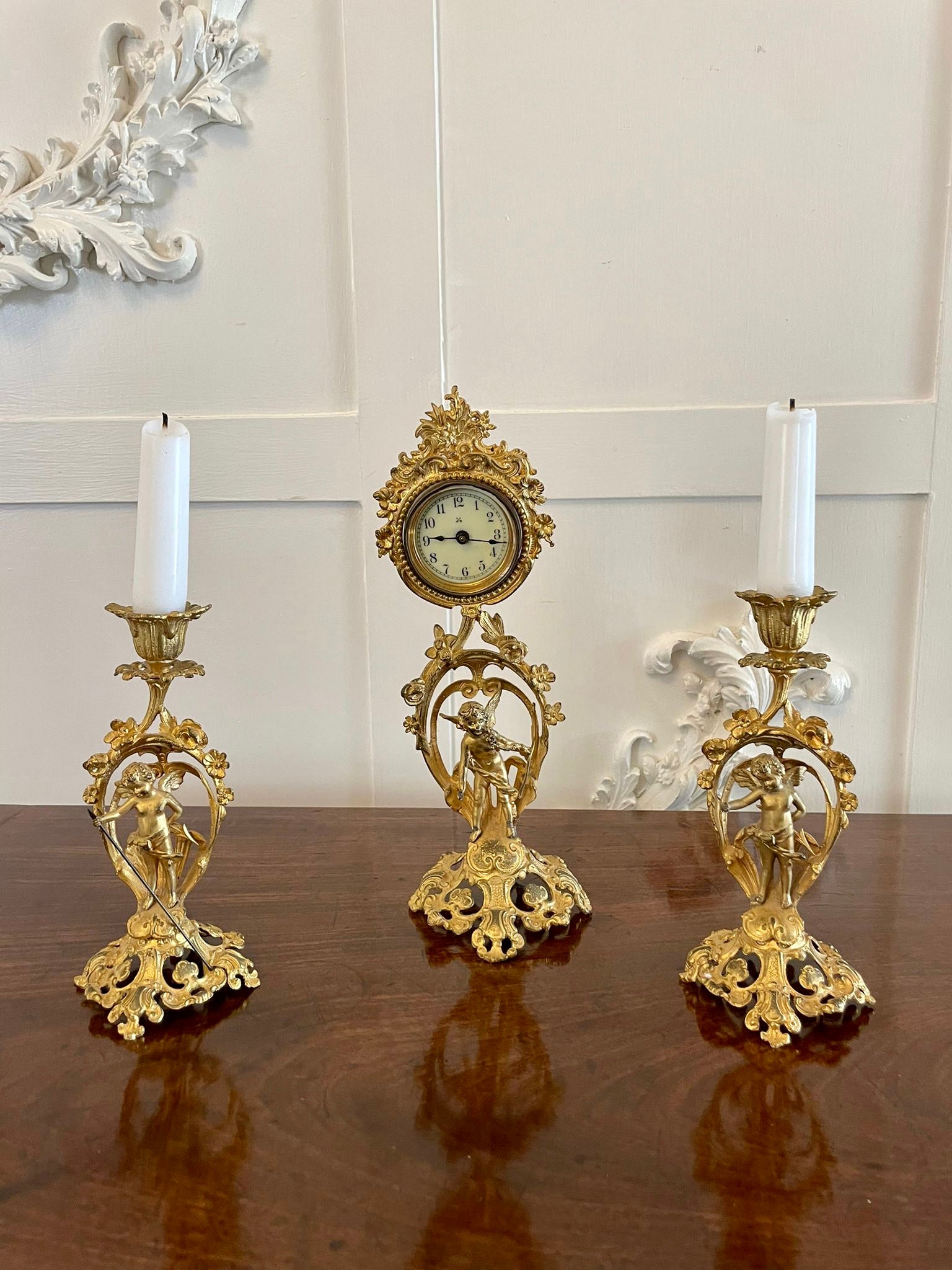 Fine antique Victorian French ornate gilded clock with delightful ornate cupids and flowers. The clock is an 8 day movement with original hands and a cupid to the base.

A delightful piece in good working order

Dimensions:
H 27 x W 9.5 x D