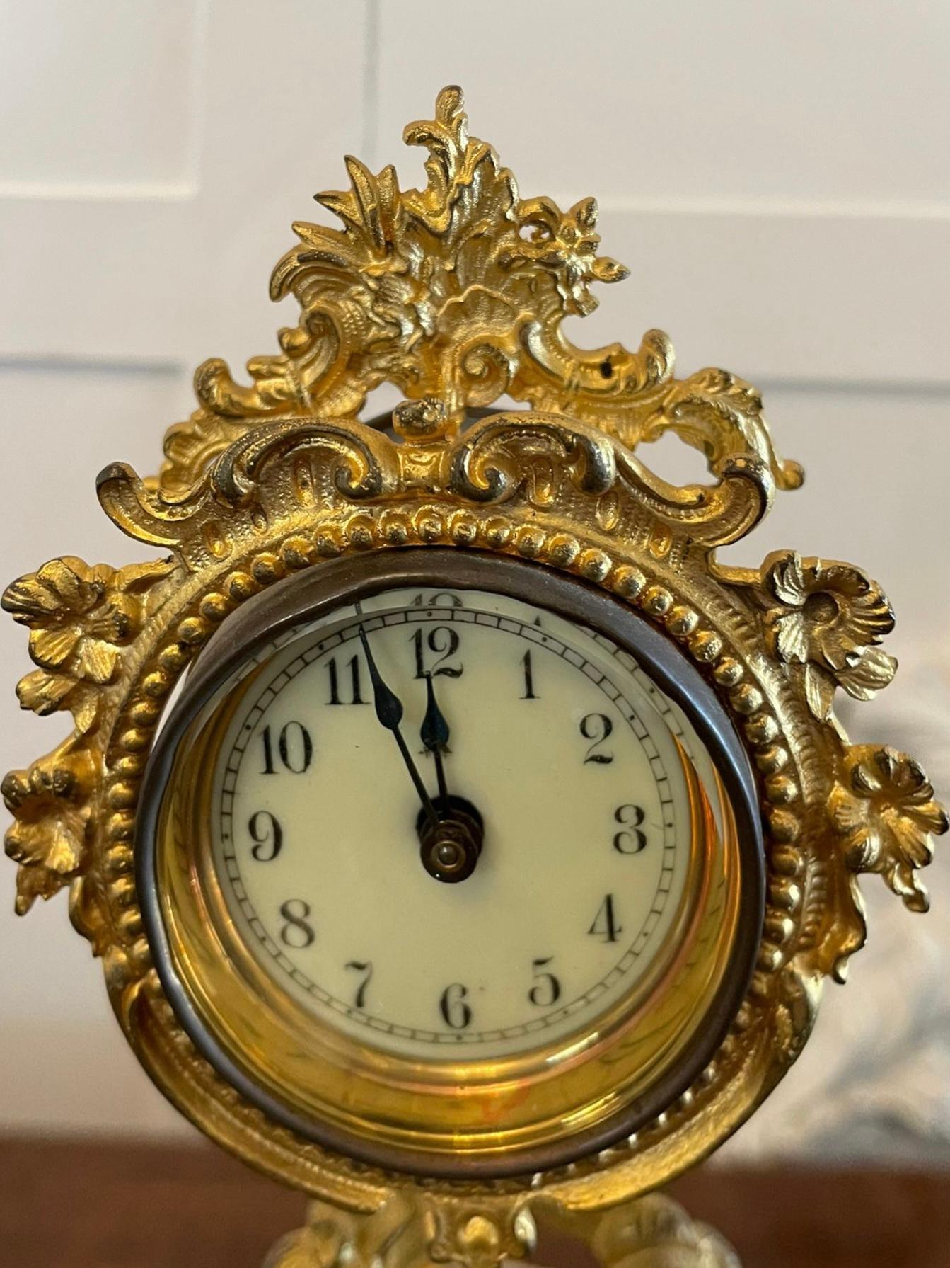 Schöne antike viktorianische französische verzierte vergoldete Uhr im Zustand „Gut“ im Angebot in Suffolk, GB