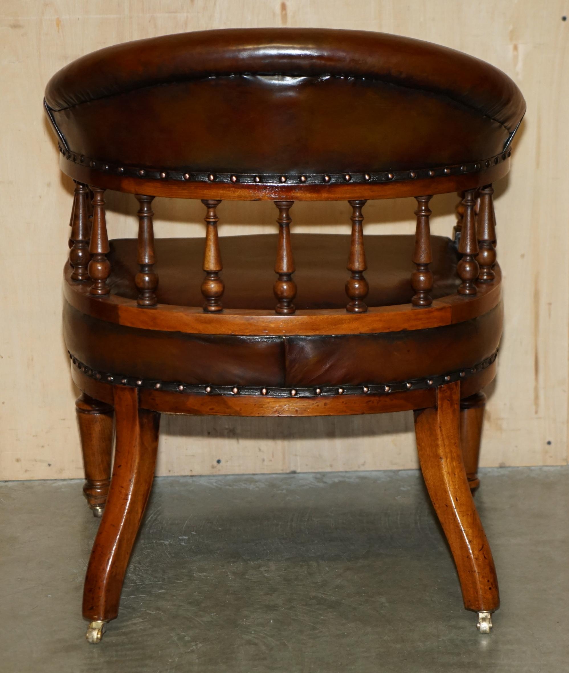 SEDIA DI CAPITANO DI CHEsterfield IN PELLE MARRONE FINE ANTICA VITTORIANA COMPLETAMENTE RISTRUTTURATA in vendita 7