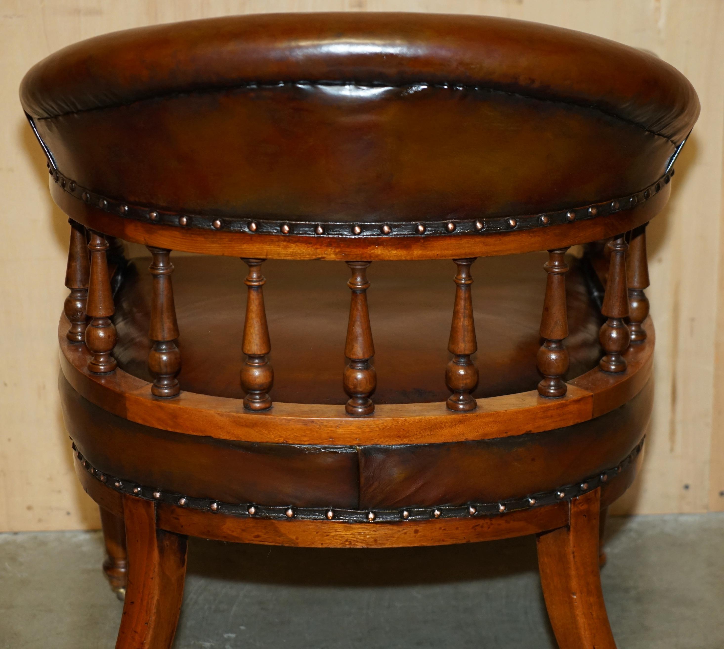 SEDIA DI CAPITANO DI CHEsterfield IN PELLE MARRONE FINE ANTICA VITTORIANA COMPLETAMENTE RISTRUTTURATA in vendita 8