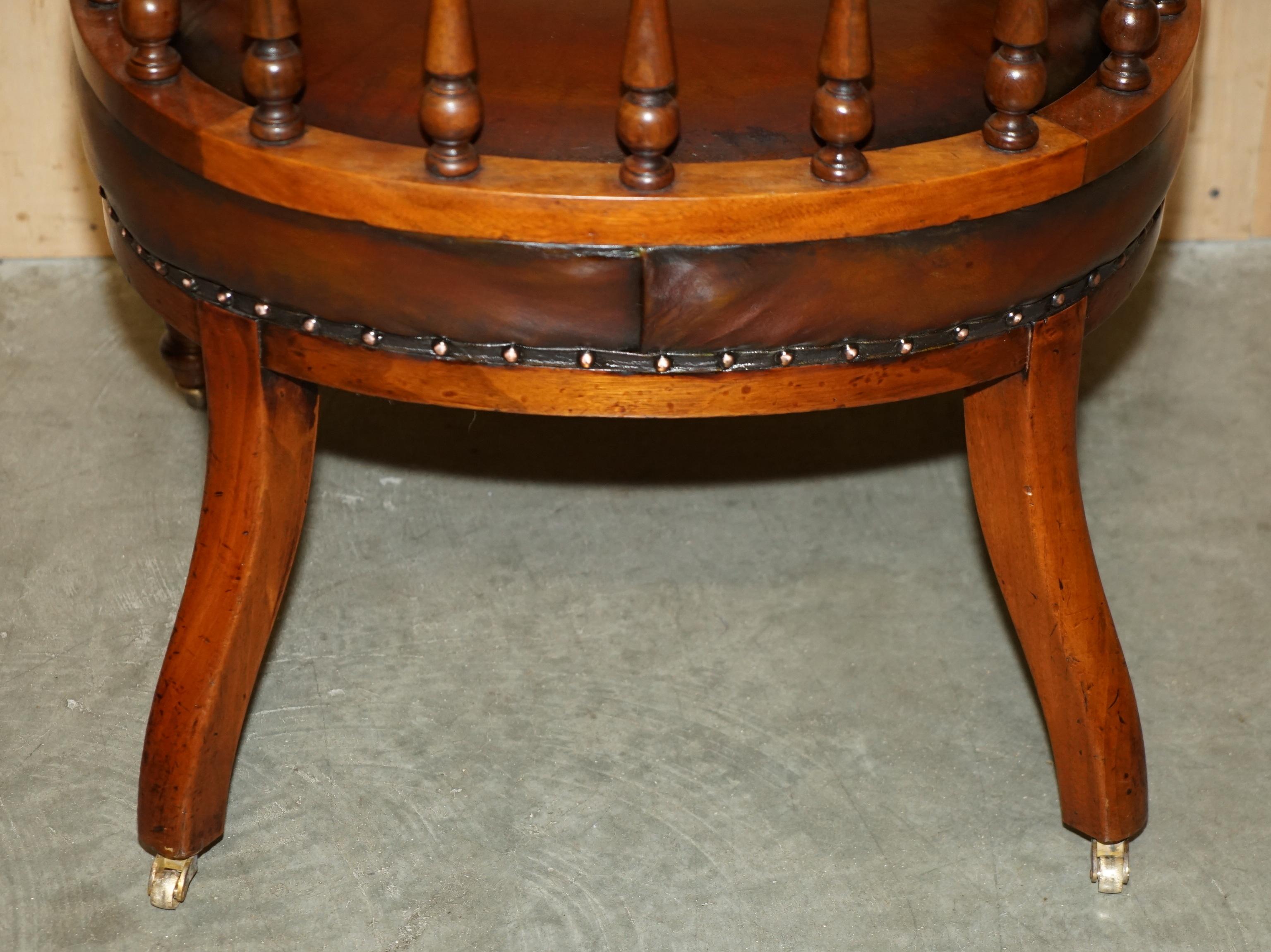 SEDIA DI CAPITANO DI CHEsterfield IN PELLE MARRONE FINE ANTICA VITTORIANA COMPLETAMENTE RISTRUTTURATA in vendita 9