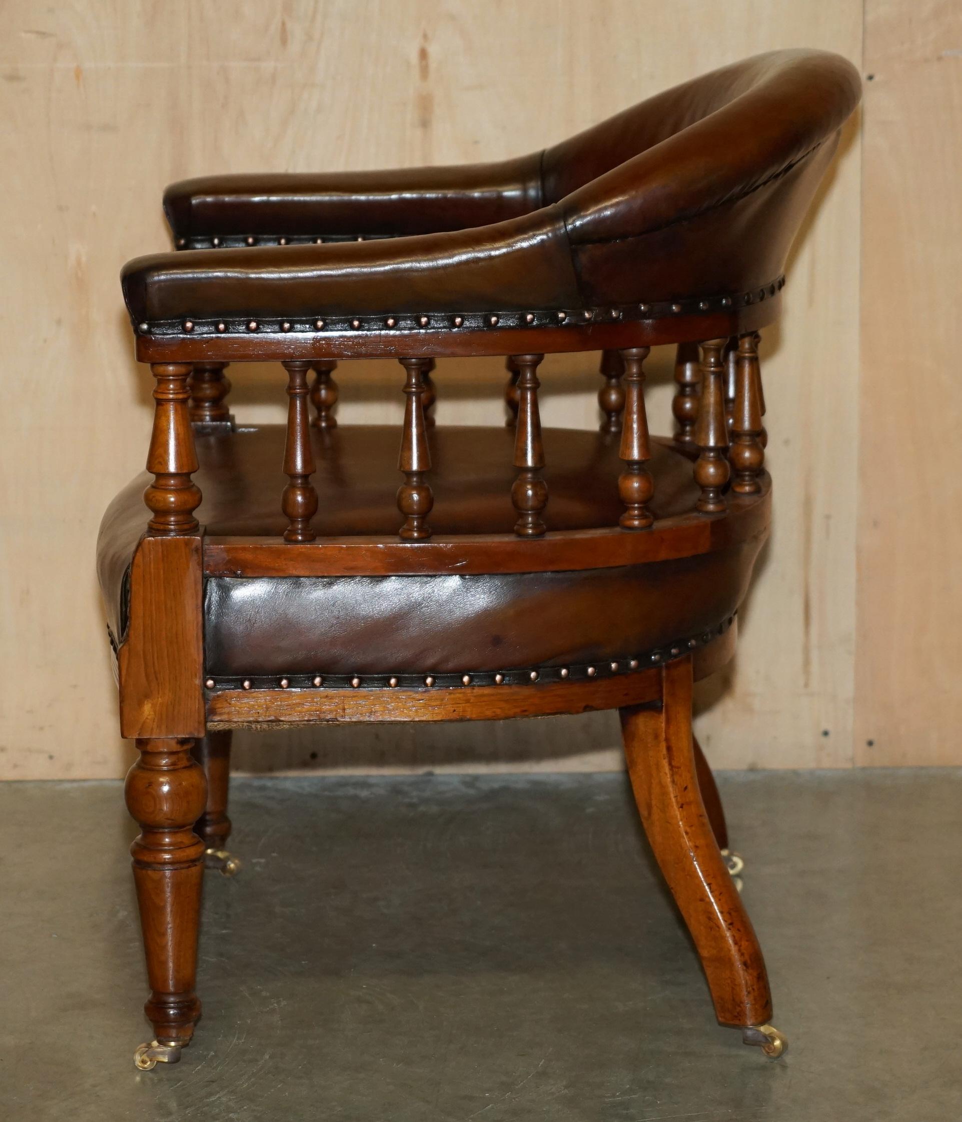 SEDIA DI CAPITANO DI CHEsterfield IN PELLE MARRONE FINE ANTICA VITTORIANA COMPLETAMENTE RISTRUTTURATA in vendita 10