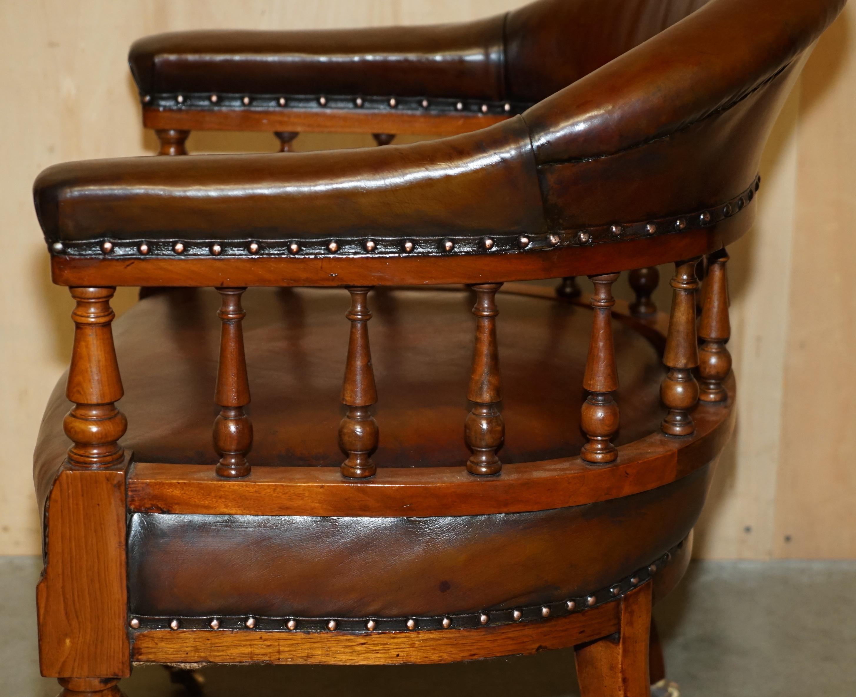 SEDIA DI CAPITANO DI CHEsterfield IN PELLE MARRONE FINE ANTICA VITTORIANA COMPLETAMENTE RISTRUTTURATA in vendita 11