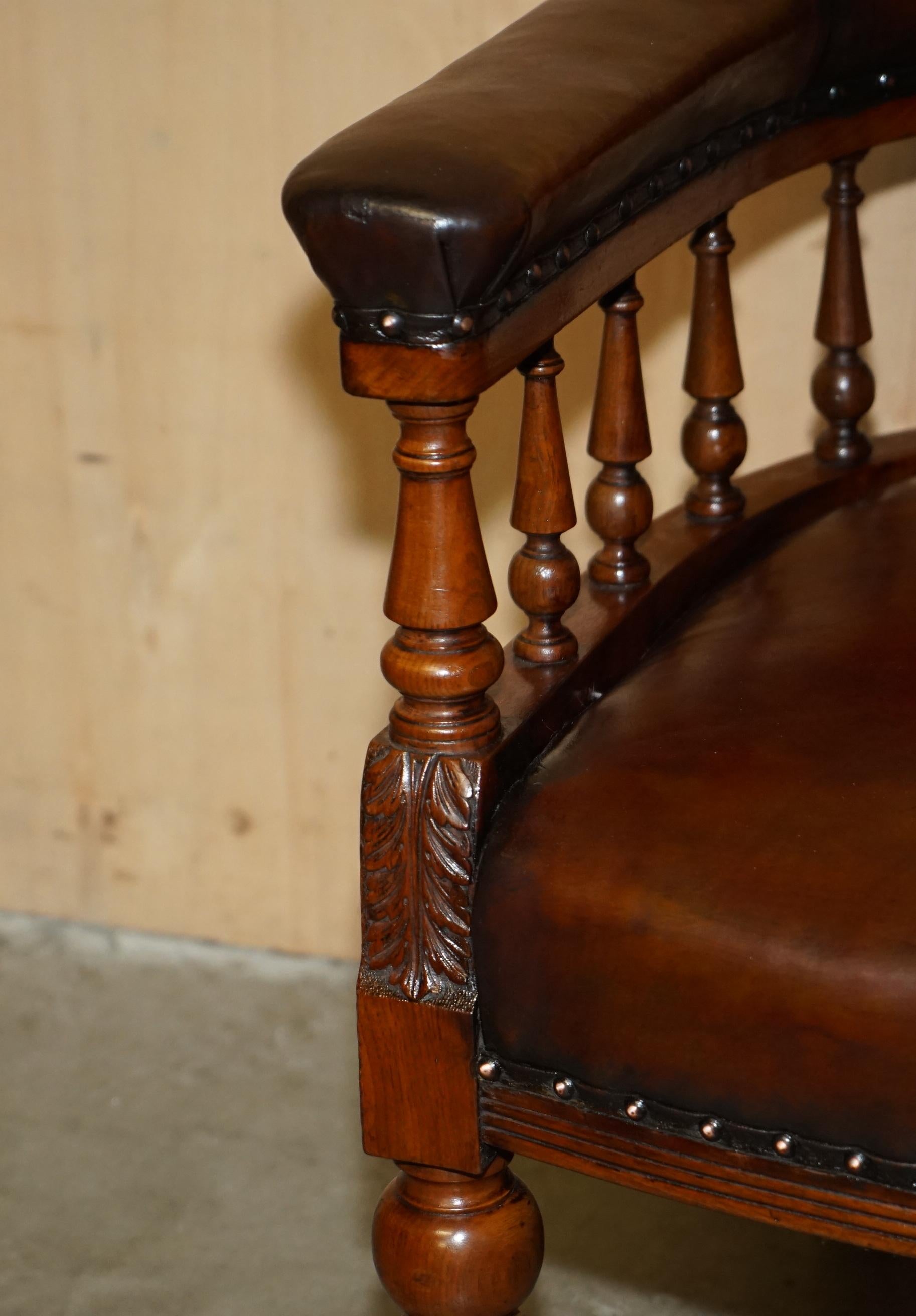 SEDIA DI CAPITANO DI CHEsterfield IN PELLE MARRONE FINE ANTICA VITTORIANA COMPLETAMENTE RISTRUTTURATA in vendita 1