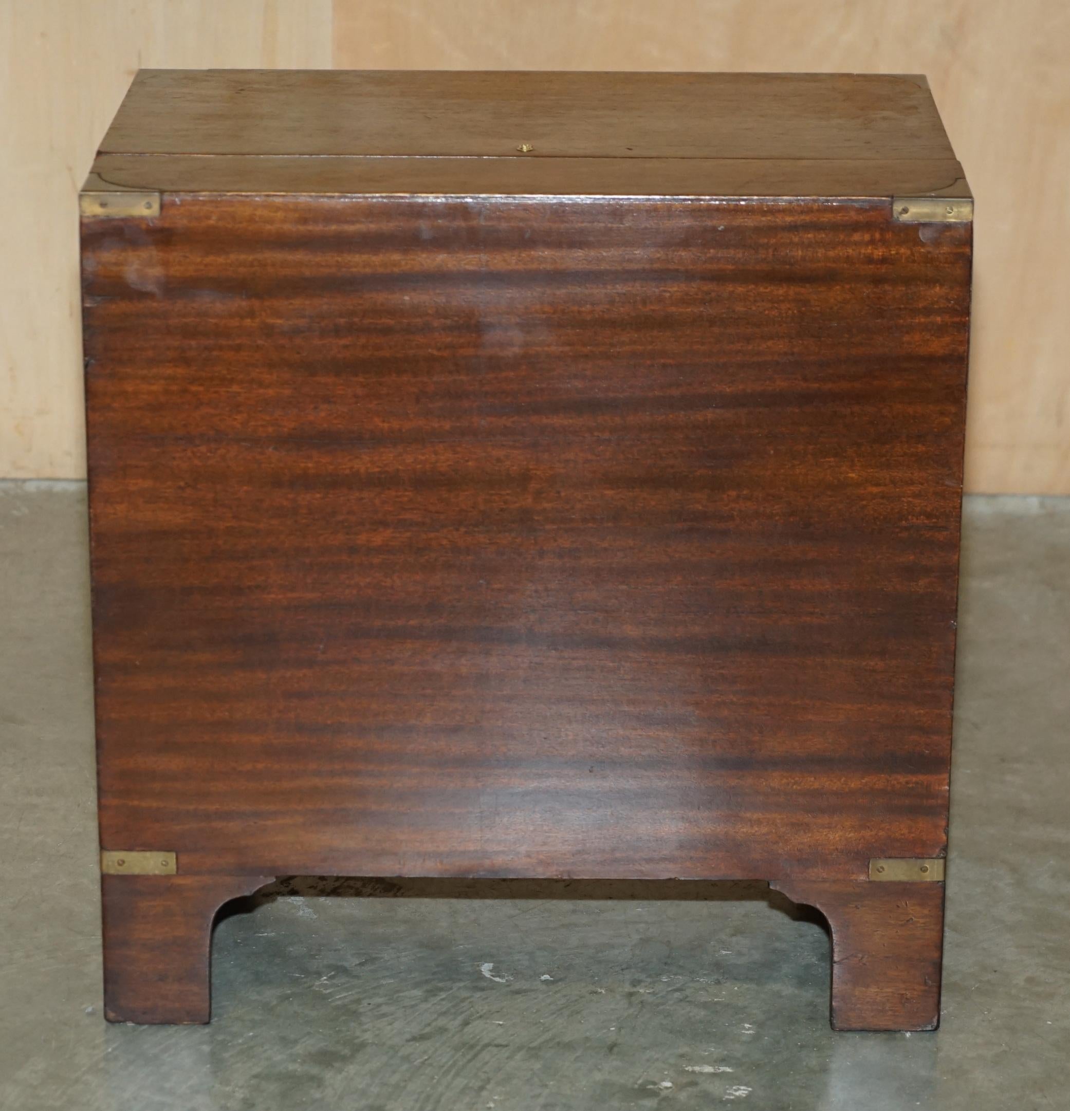 FiNE ANTIQUE VICTORIENNE EN BOIS DURS MILITAIRE CAMPAIGNANT BOITE A BOISSONS CACHÉE A L'INTERIEUR en vente 2