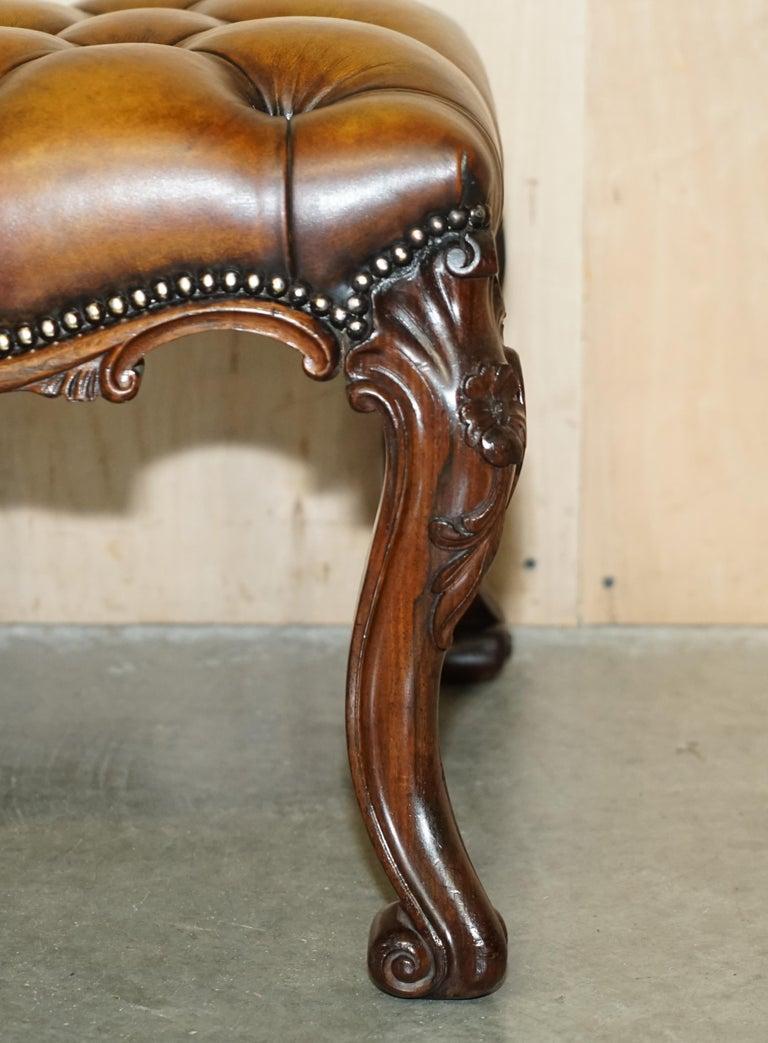 FINE ANTIQUE ViCTORIAN HARDWOOD SHOW FRAME CHESTERFIELD BROWN LEATHER FOOTSTOOL im Zustand „Gut“ im Angebot in West Sussex, Pulborough