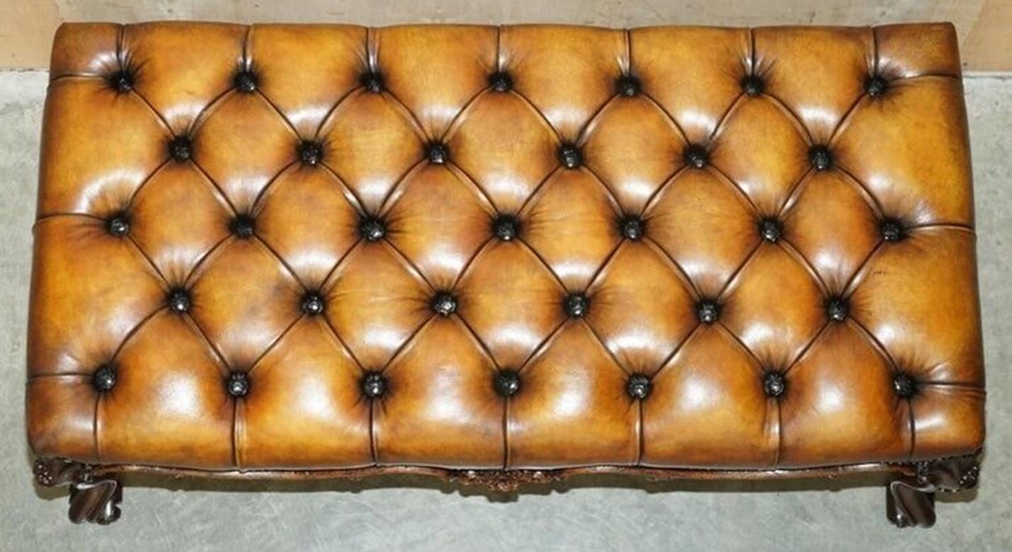 FINE ANTIQUE ViCTORIAN HARDWOOD SHOW FRAME CHESTERFIELD BROWN LEATHER FOOTSTOOL (Handgefertigt) im Angebot