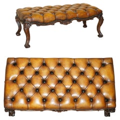 Fino taburete antiguo de madera dura viCToriana con marco de cuero marrón de chesterfield