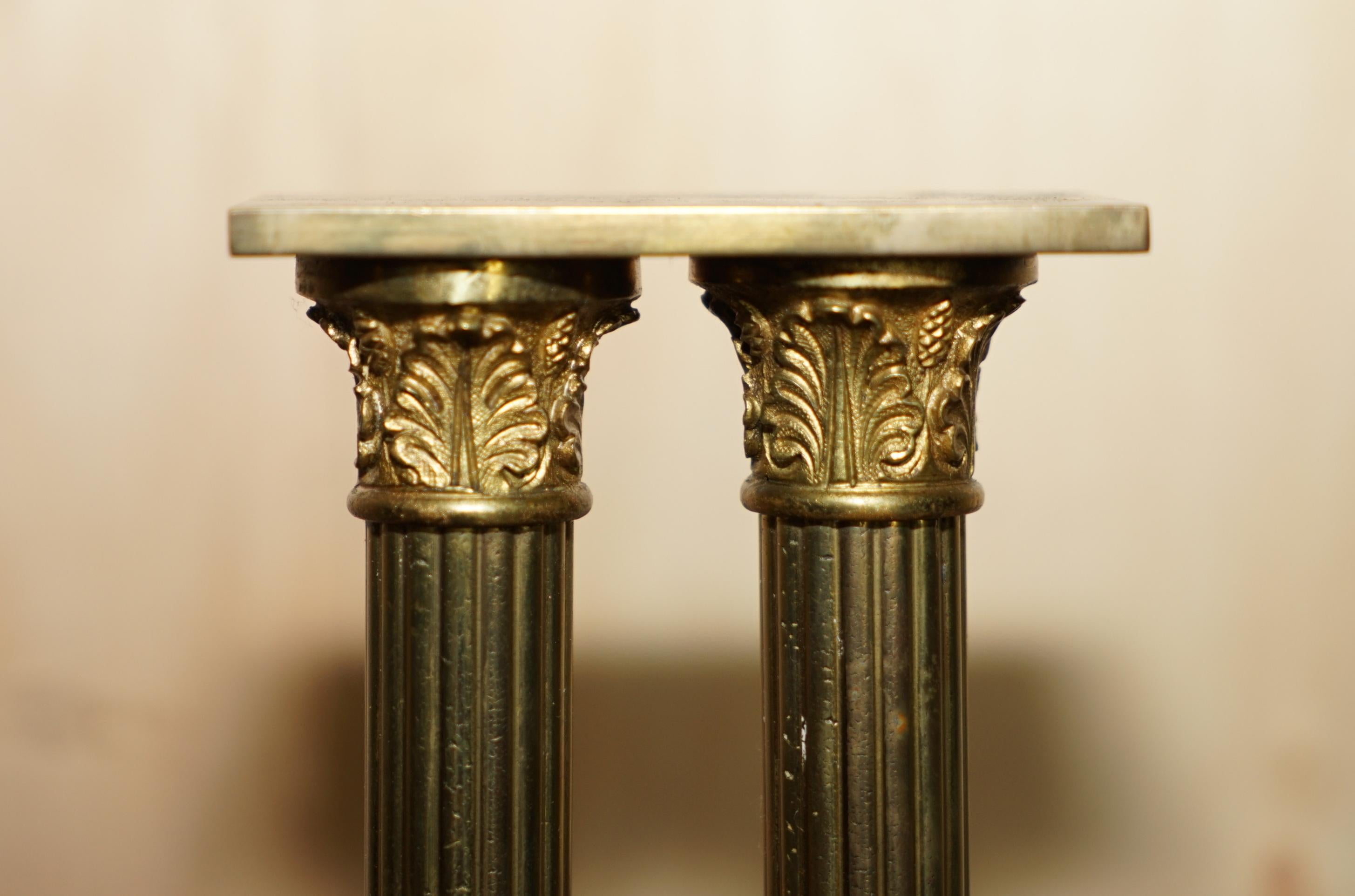 Victorien Belles colonnes de statues victoriennes anciennes en marbre et laiton avec piliers de statues romaines Grand Tour en vente