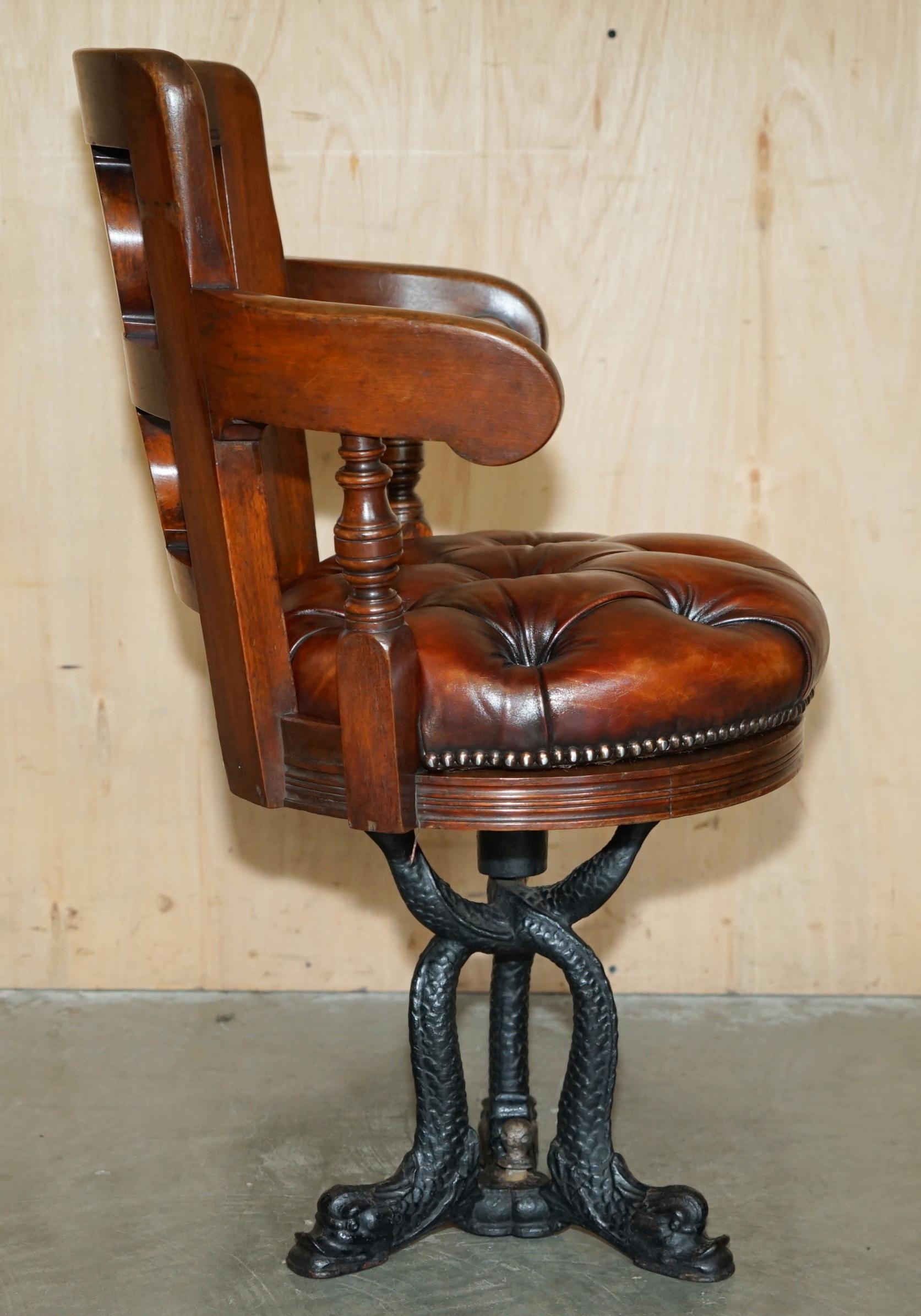 FINE ANTIQUE VICTORIAN RESTORED BROWN LEATHER CHESTERFIELD TUFTED CAPTAINS CHAiR im Angebot 7