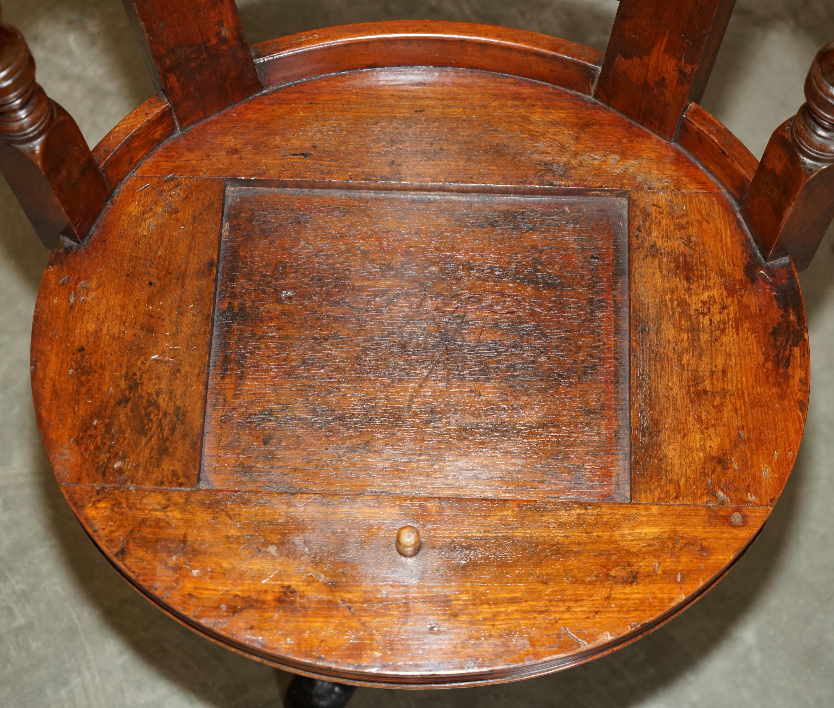 FINE ANTIQUE VICTORIAN RESTORED BROWN LEATHER CHESTERFIELD TUFTED CAPTAINS CHAiR im Angebot 11