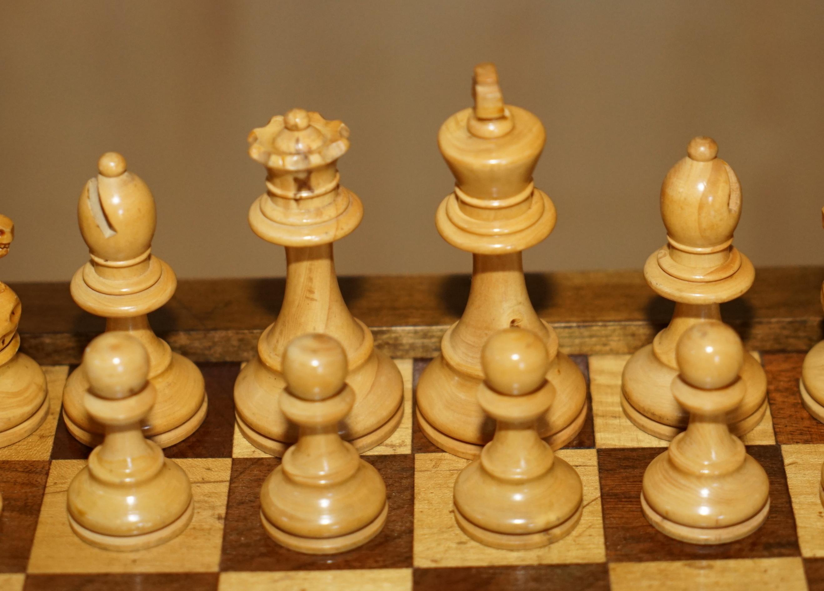 FiNE ANTIQUE VICTORIAN STAUNTON CHESS Set & CHESSBOARD IN ROMAN HORSE INLAID  Box im Angebot 6