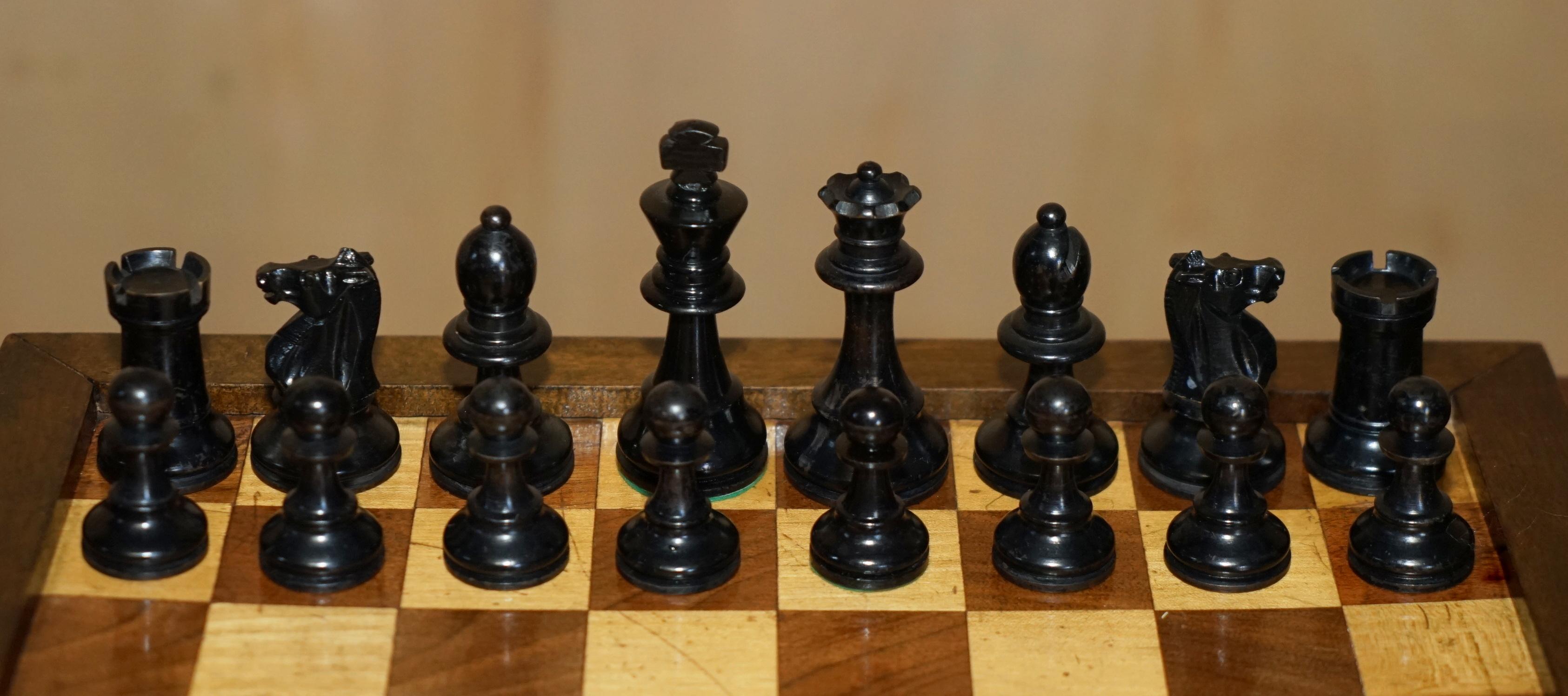 FiNE ANTIQUE VICTORIAN STAUNTON CHESS Set & CHESSBOARD IN ROMAN HORSE INLAID  Box im Angebot 7